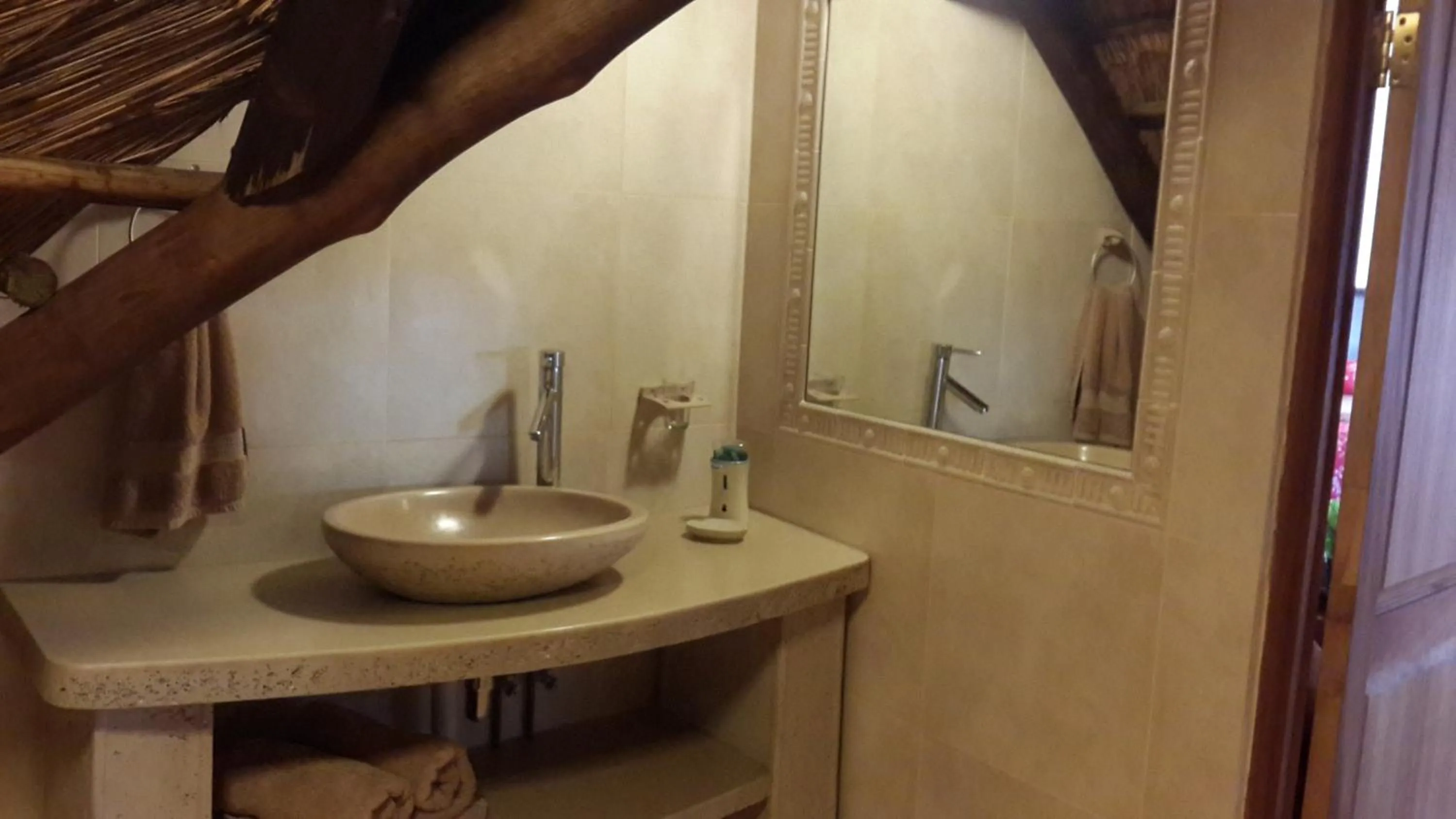 Bathroom in The Cedars Bed and Breakfast