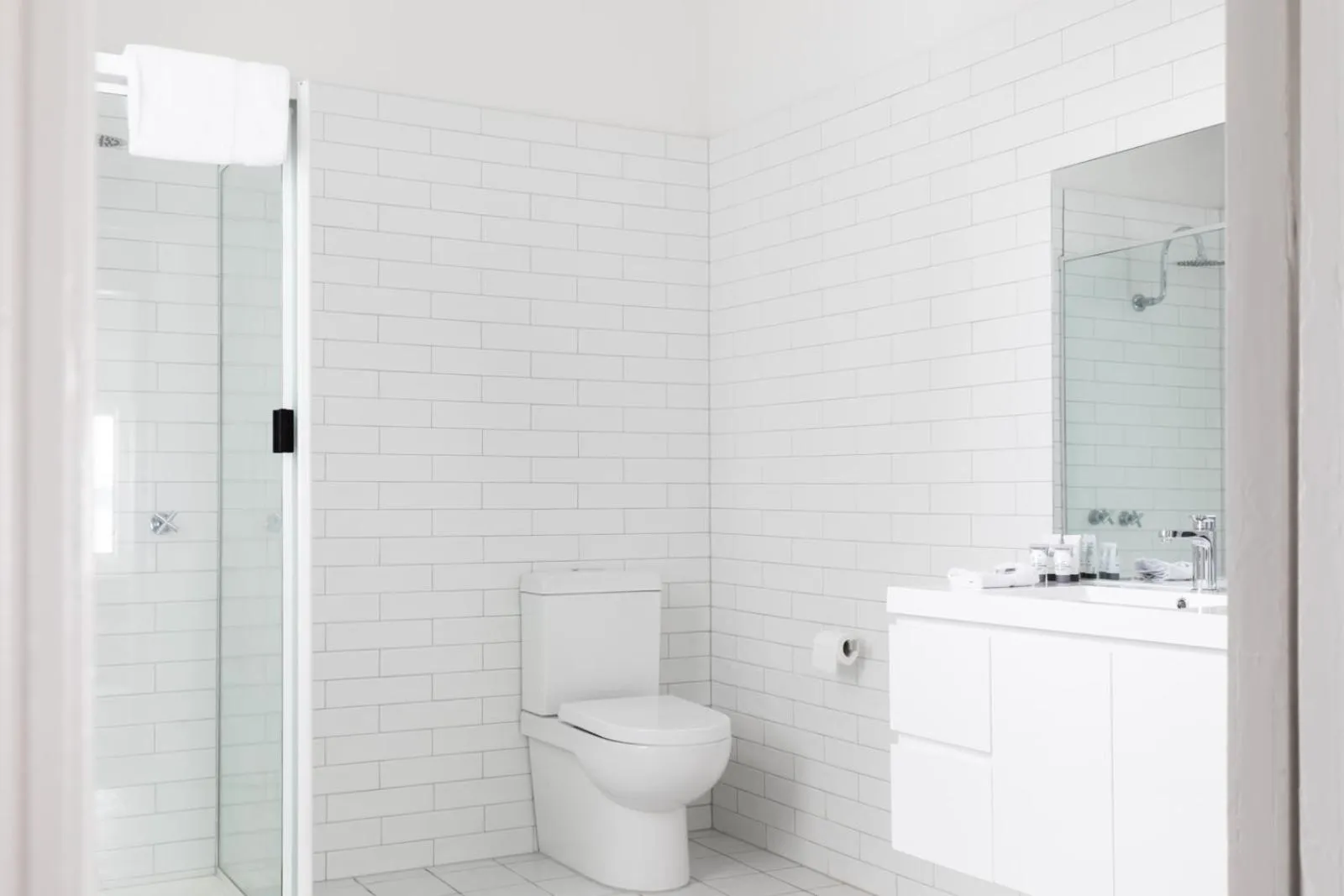 Bathroom in Battery Point Manor