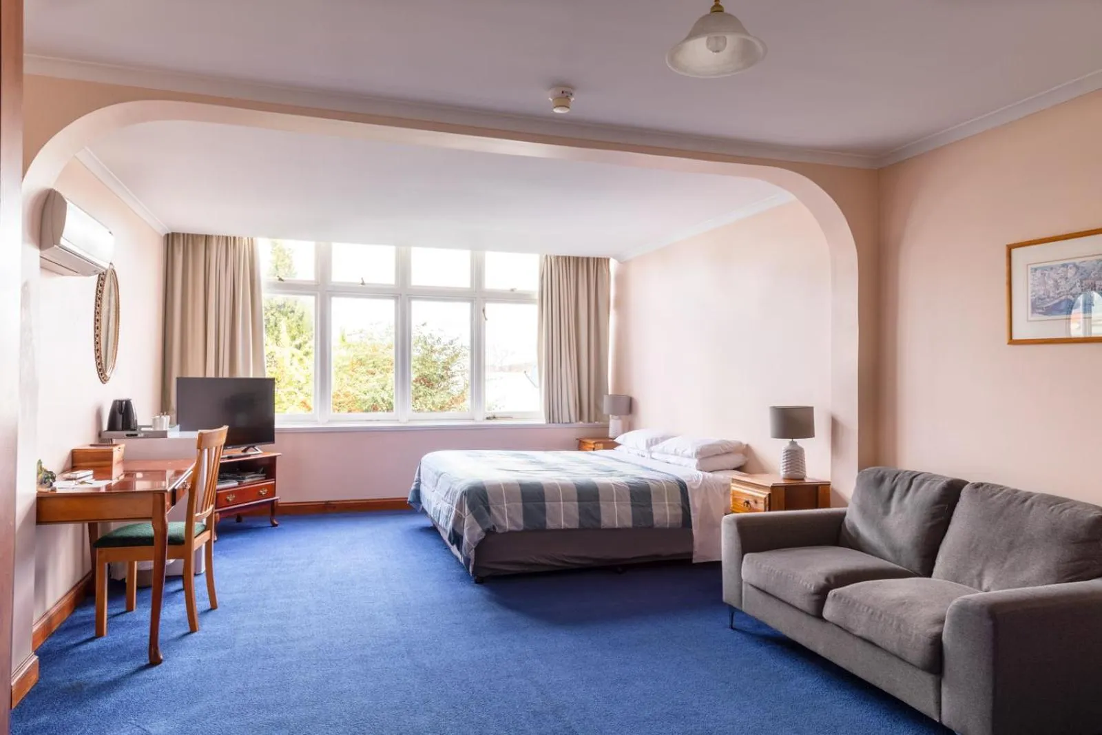 Bed in Battery Point Manor