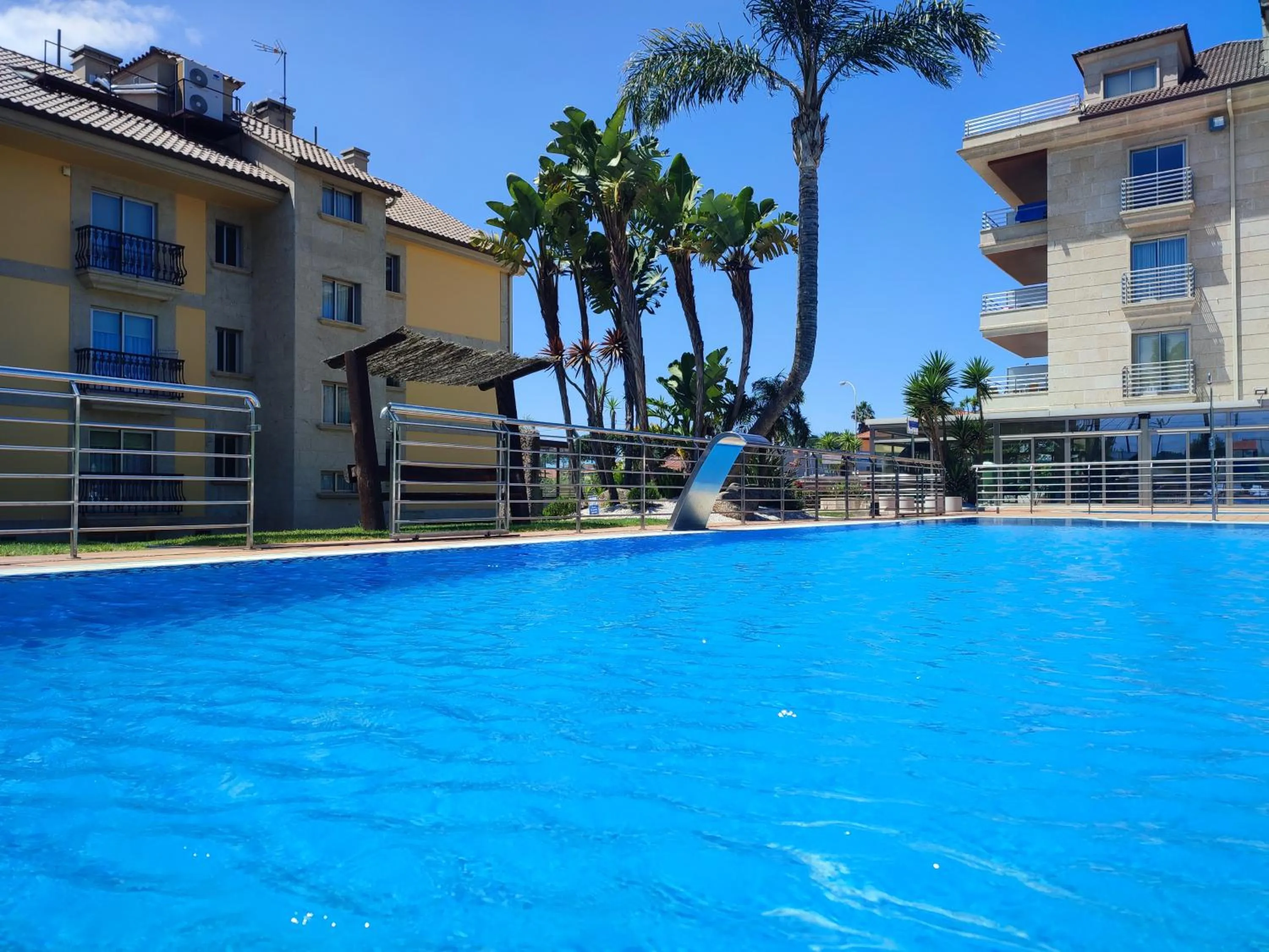 Swimming pool in Apartamentos Marsil