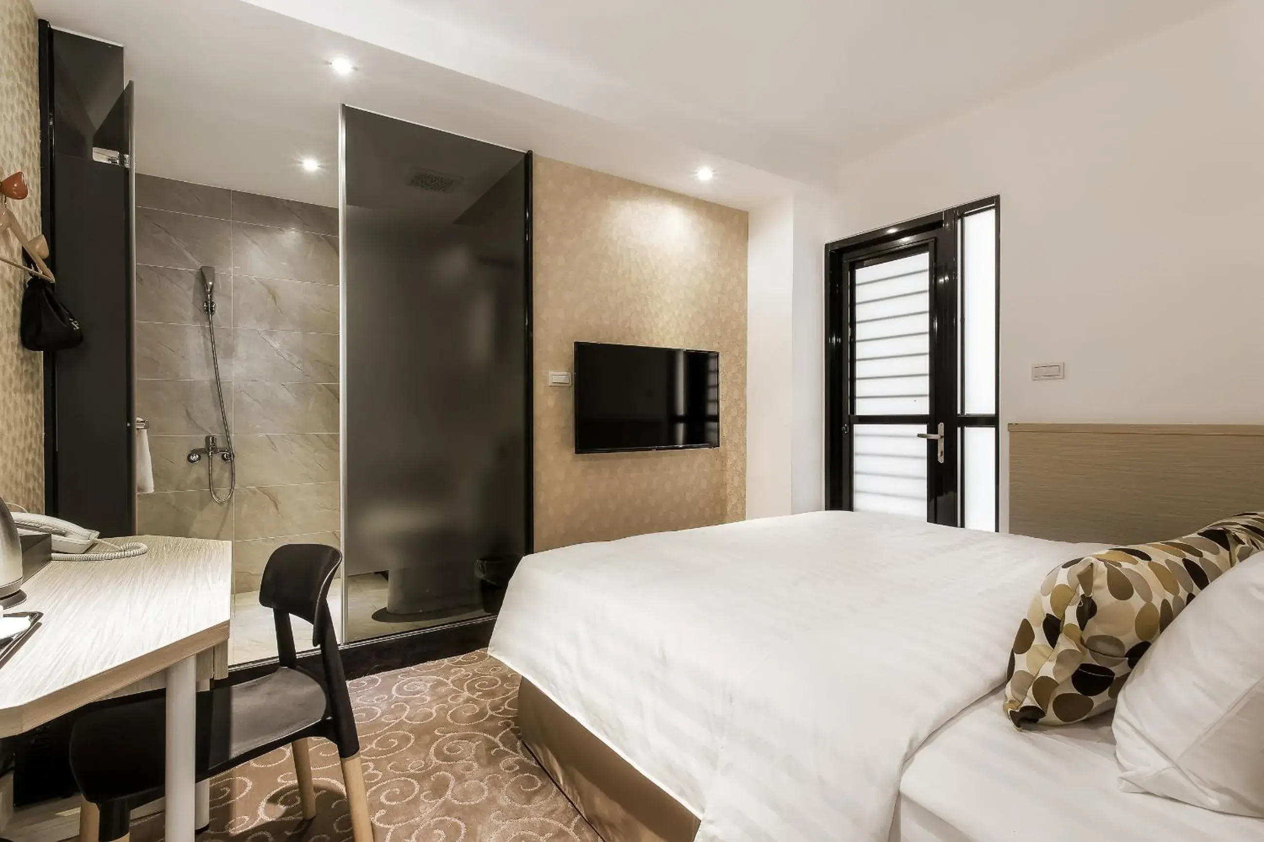 Photo of the whole room, Bed in RF Hotel Linsen Photo of the whole room, Bed in RF Hotel Linsen