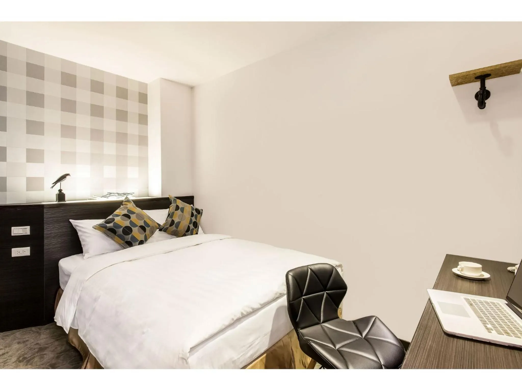 Photo of the whole room, Bed in RF Hotel  Linsen