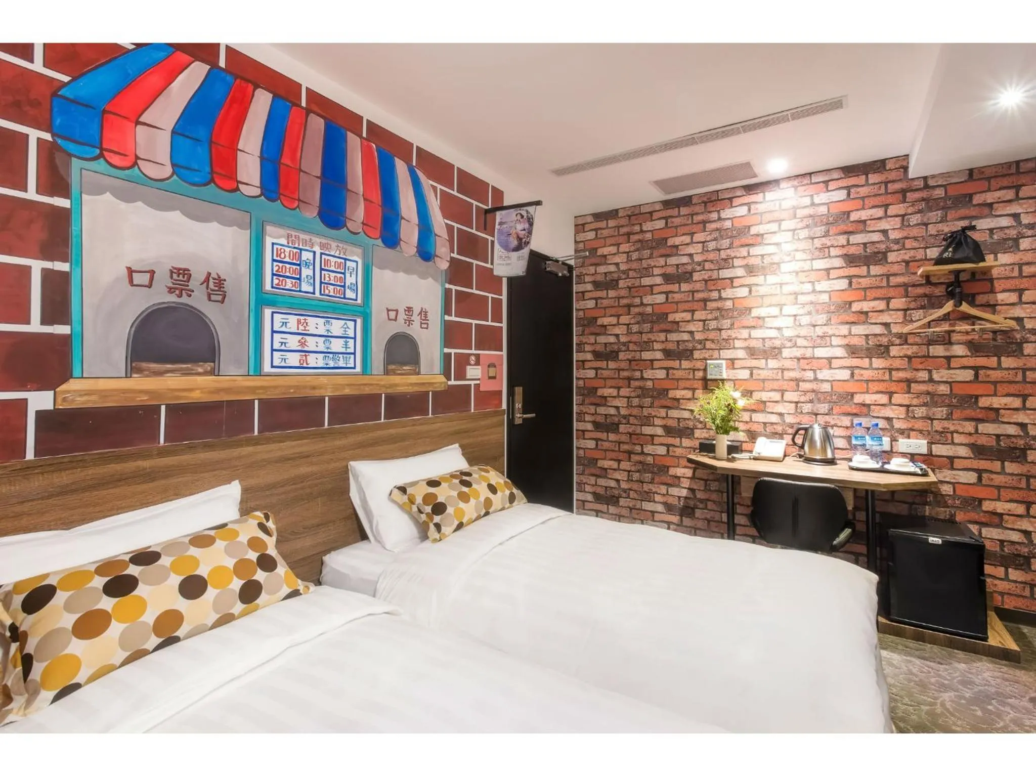 Photo of the whole room, Bed in RF Hotel  Linsen