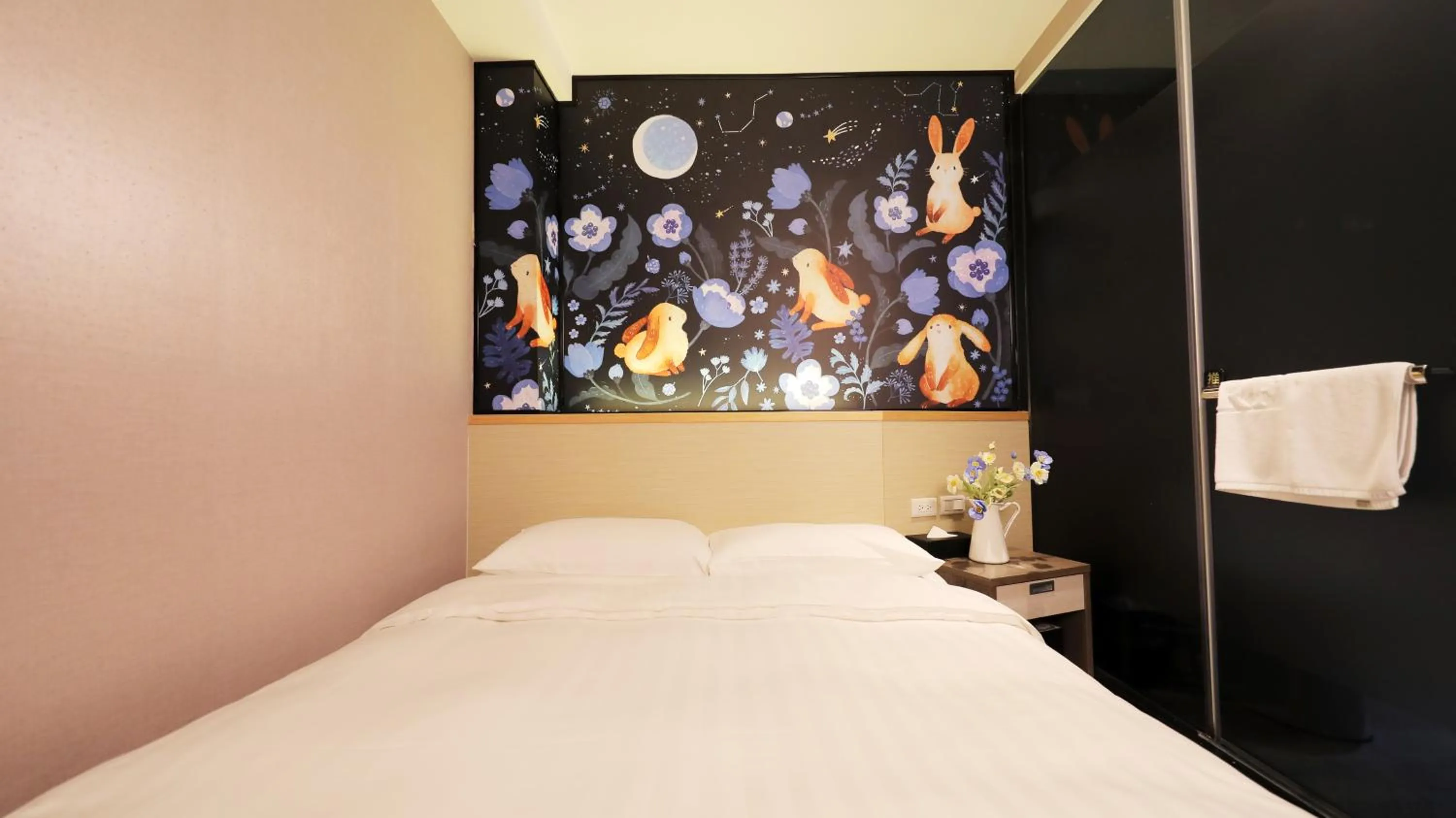 Photo of the whole room, Bed in RF Hotel  Linsen