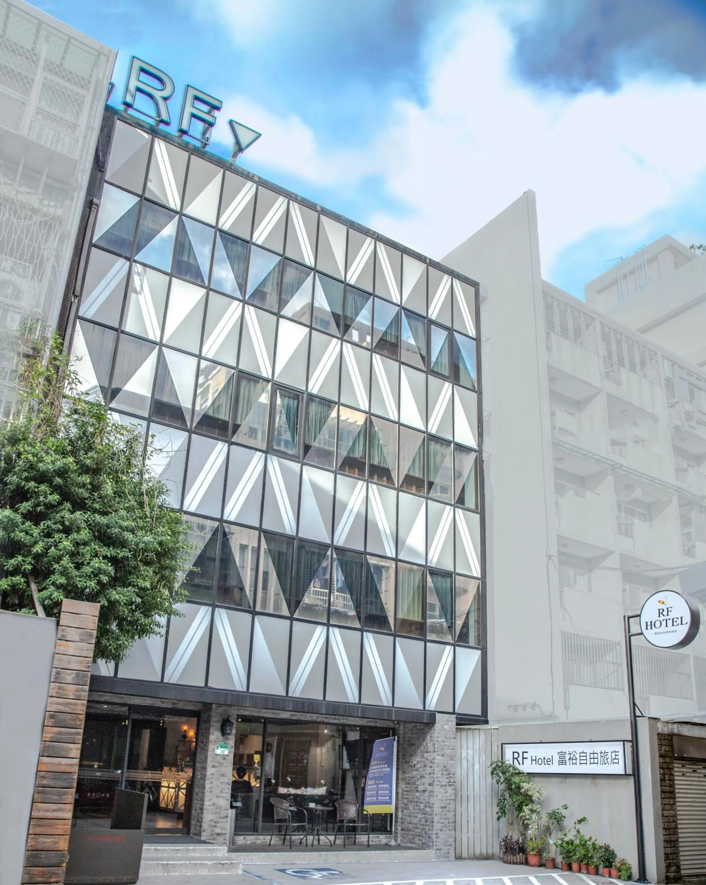 Property building in RF Hotel  Linsen