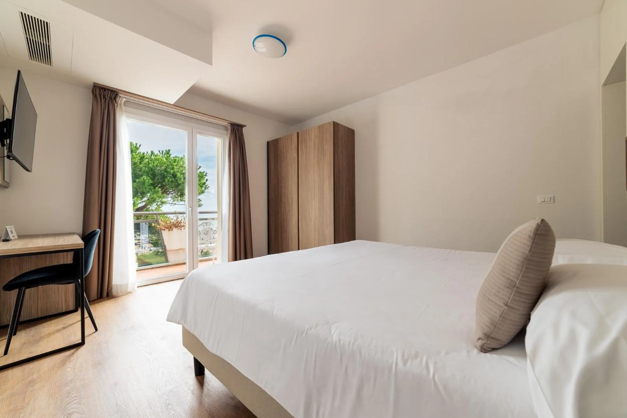 Bed in Hotel Excelsior