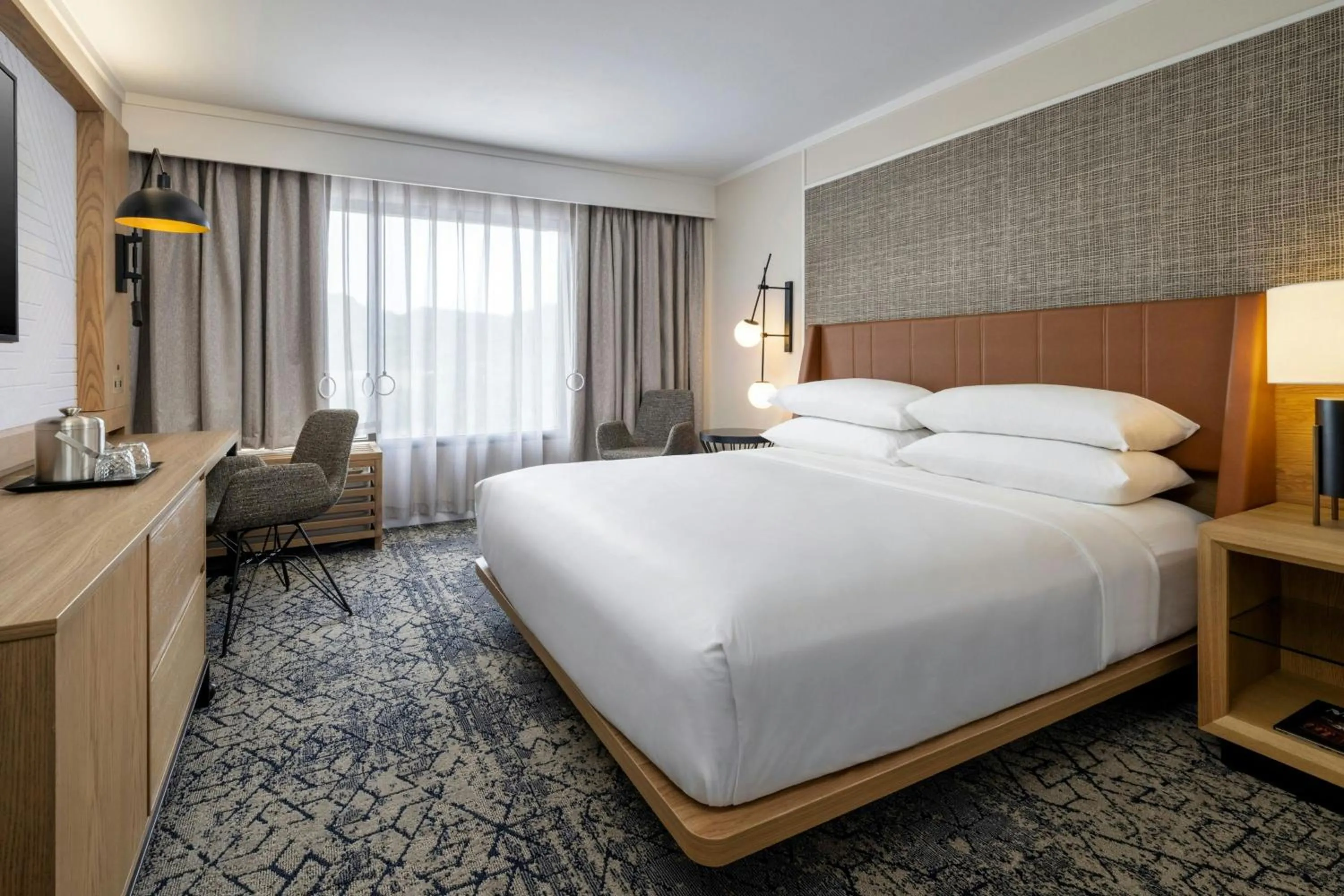 Photo of the whole room, Bed in Four Points Nashville - Brentwood