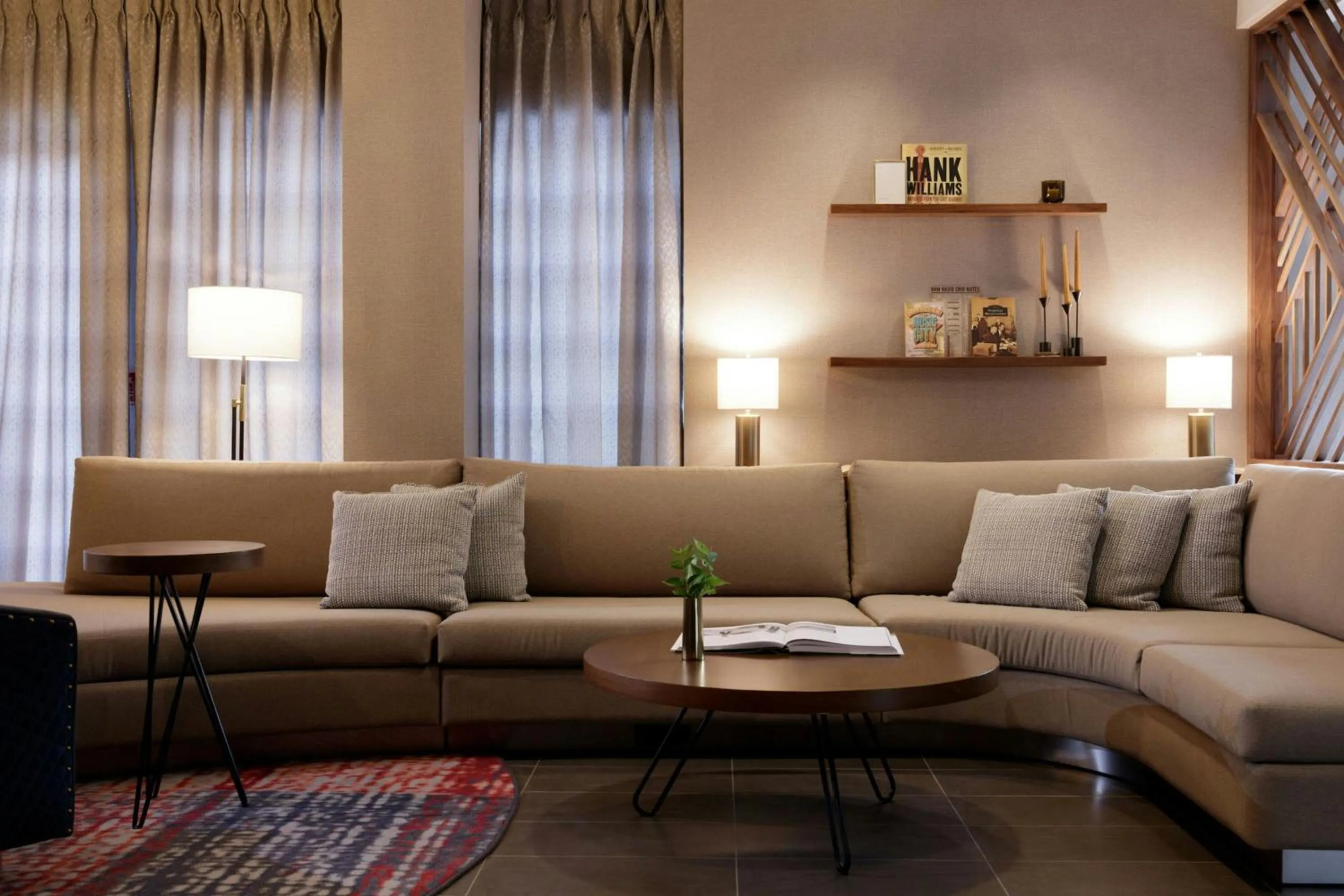 Lounge or bar in Sheraton Nashville Brentwood