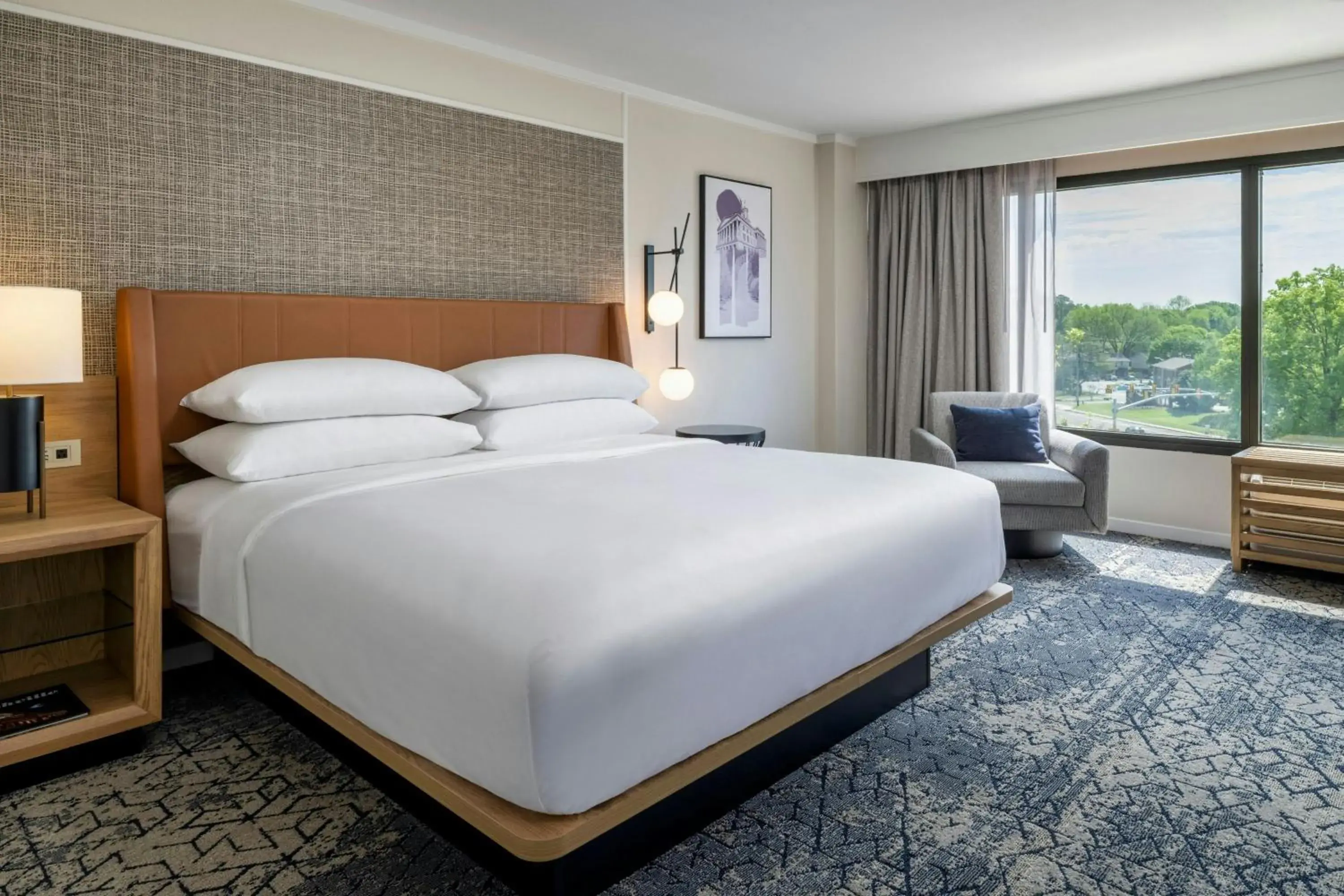 Photo of the whole room, Bed in Four Points Nashville - Brentwood Photo of the whole room, Bed in Four Points Nashville - Brentwood