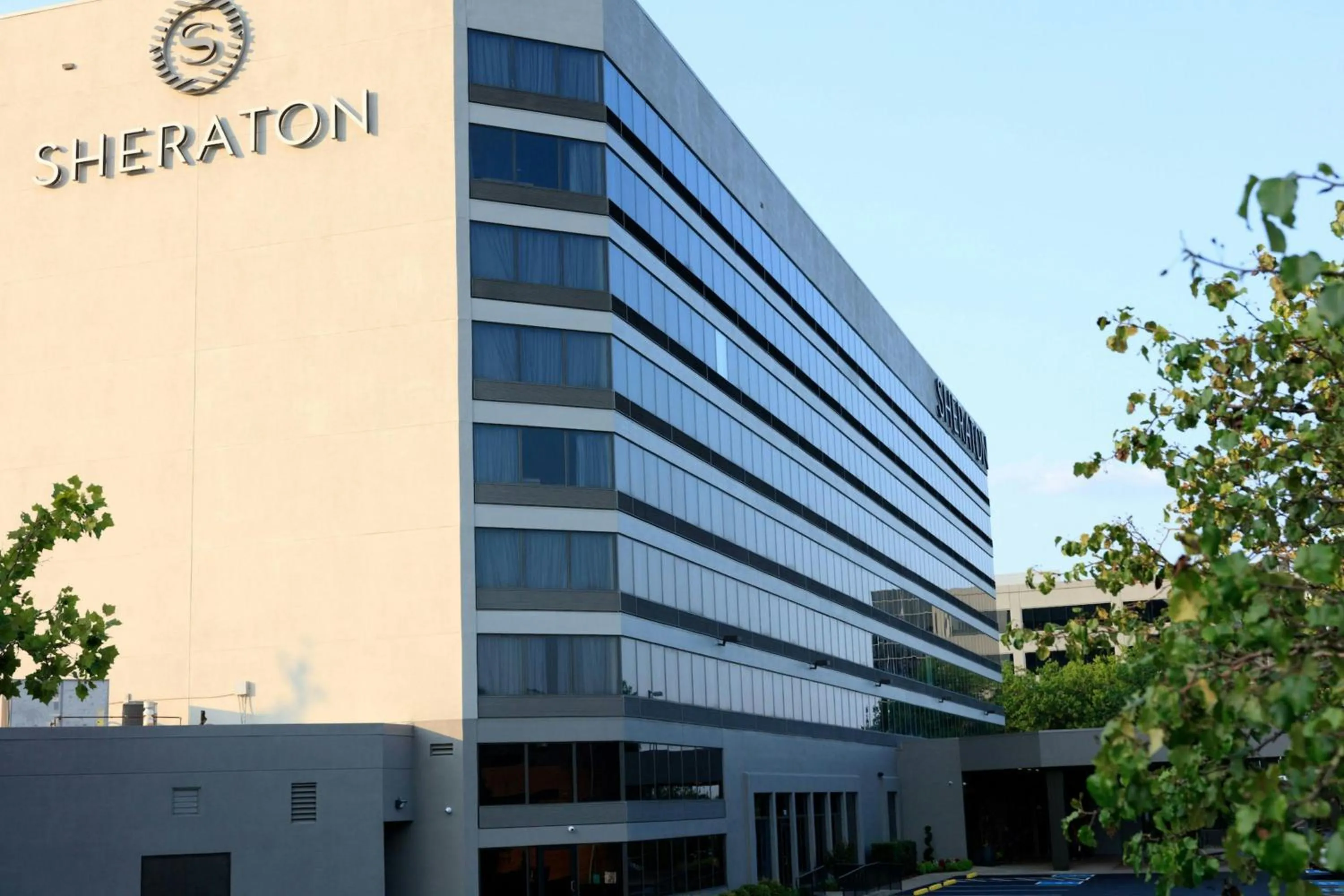 Property building in Four Points Nashville - Brentwood