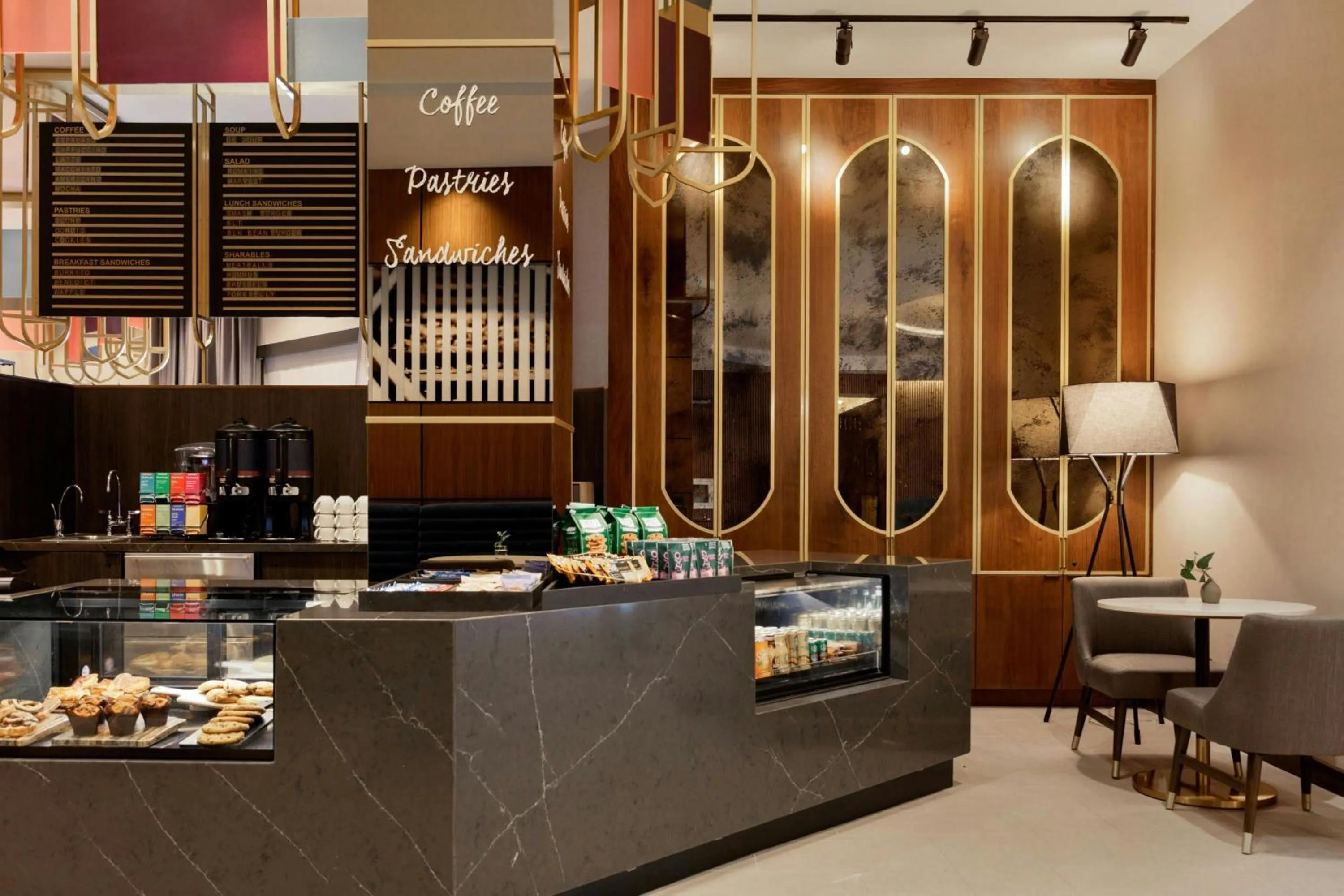 Lounge or bar in Four Points Nashville - Brentwood