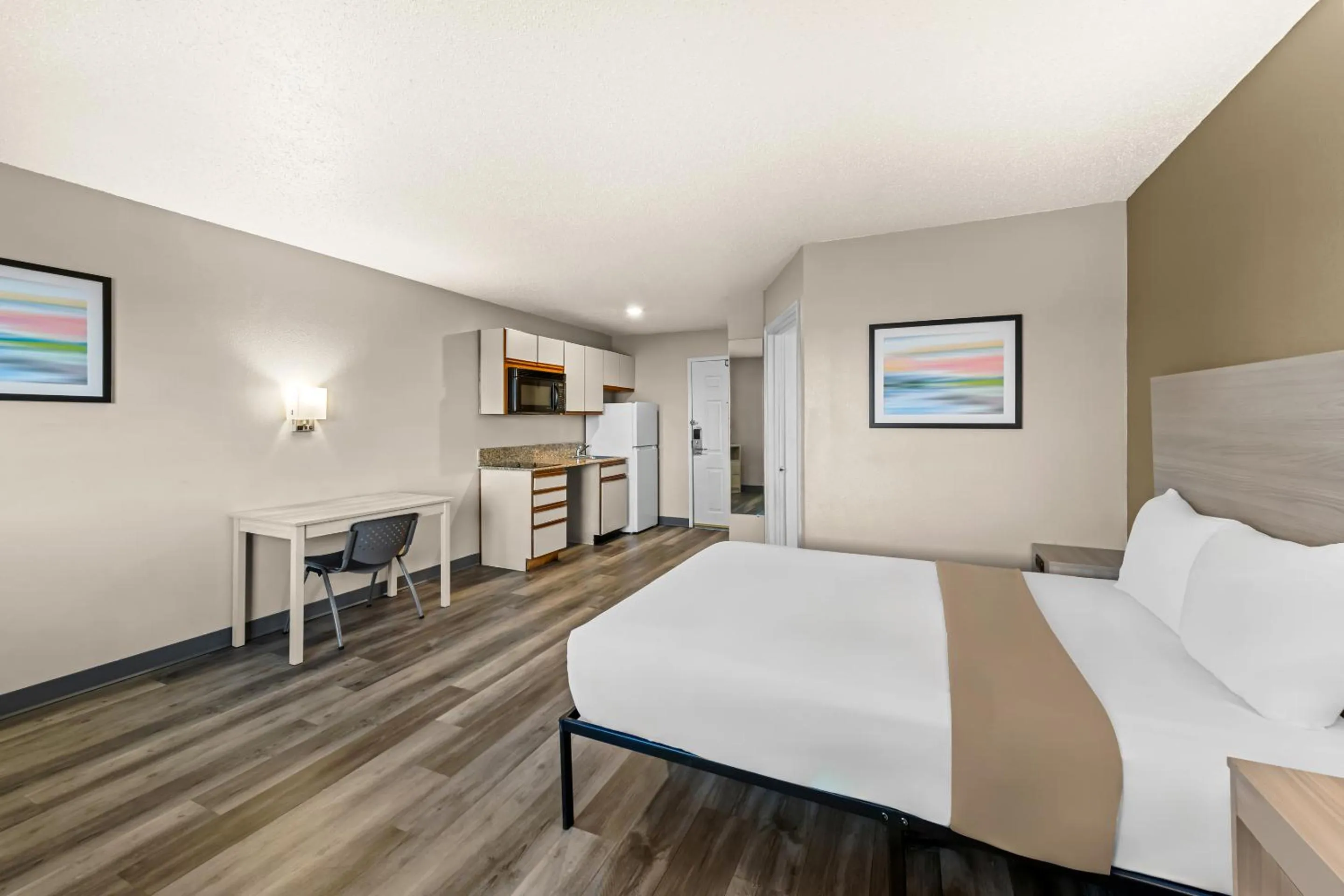 Bed in Birch Hill Suites Columbia