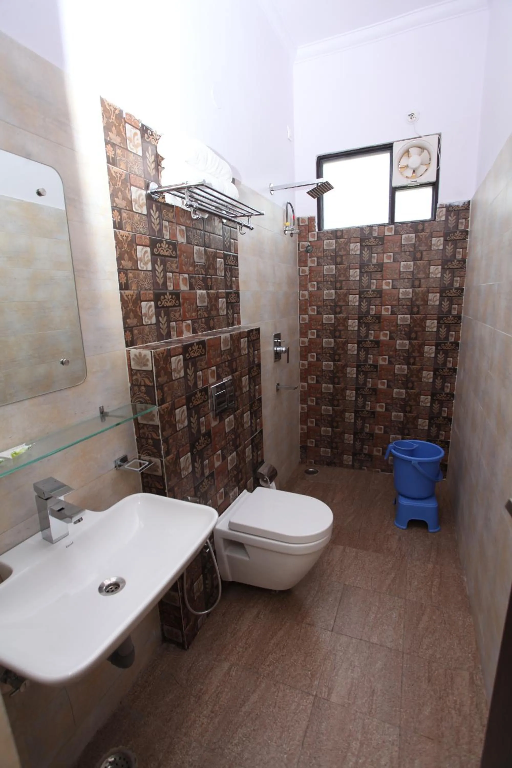 Shower in Hotel Trihari