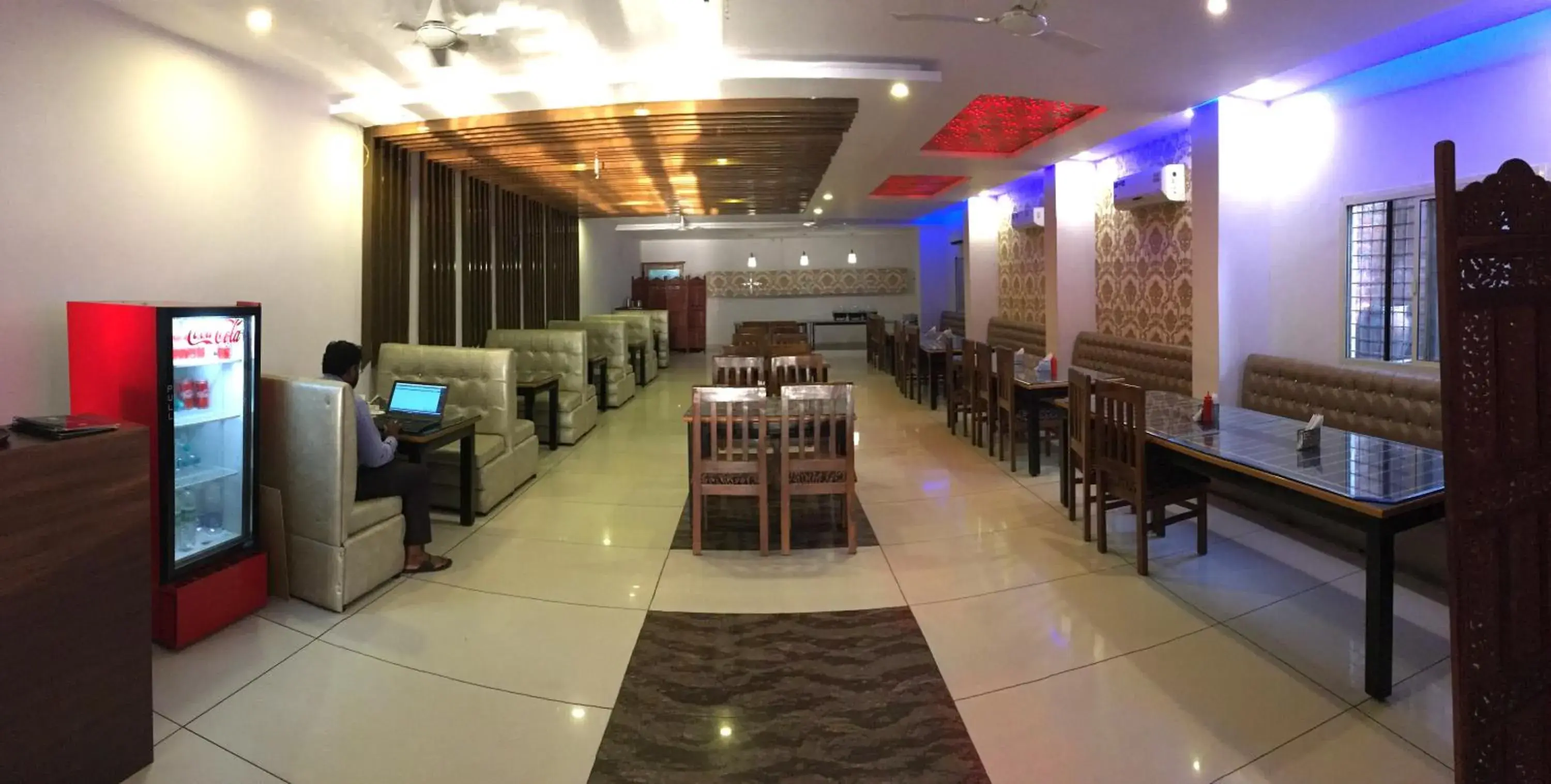 Restaurant/places to eat in Hotel Trihari Restaurant/places to eat in Hotel Trihari