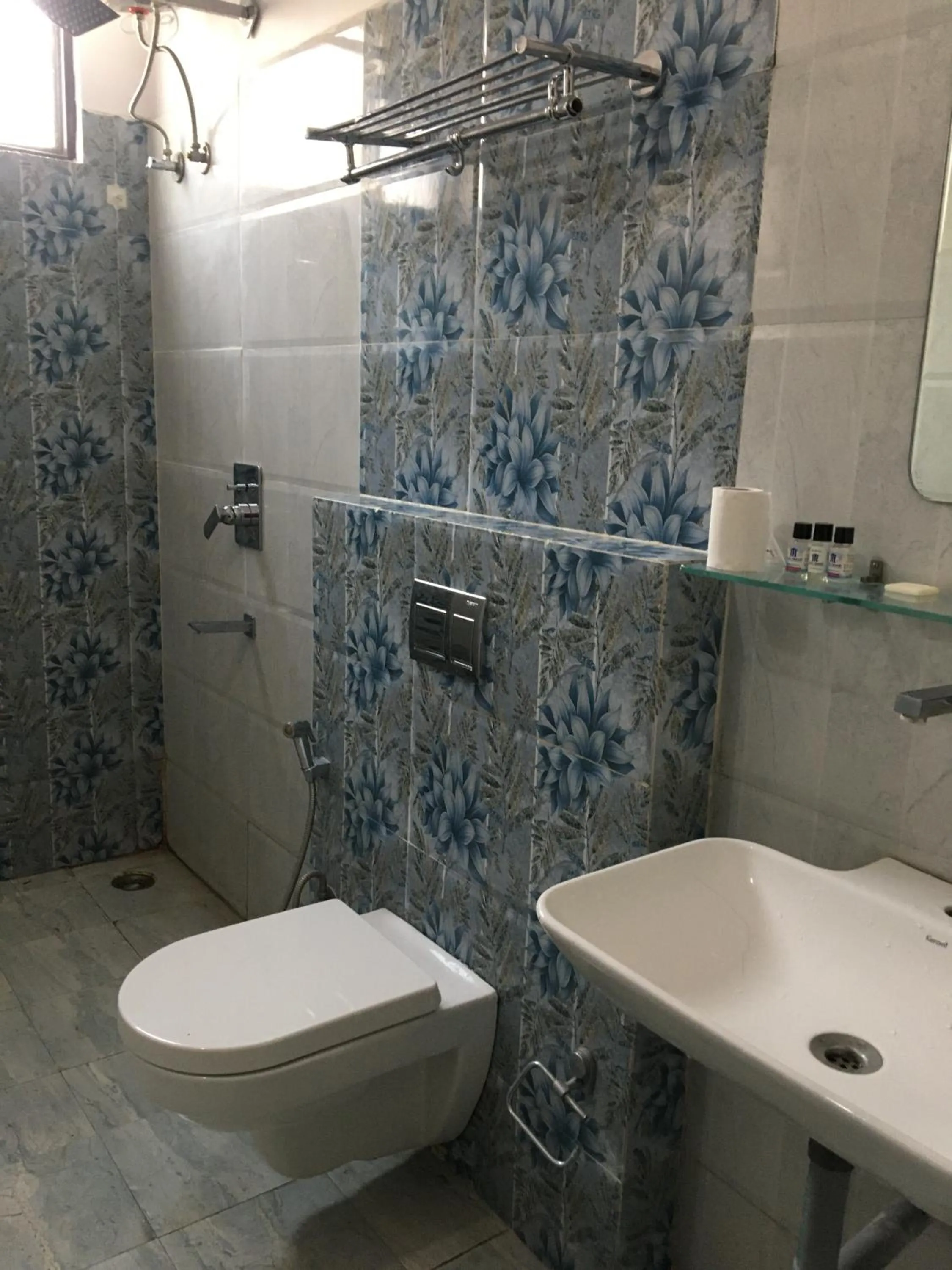 Bathroom in Hotel Trihari