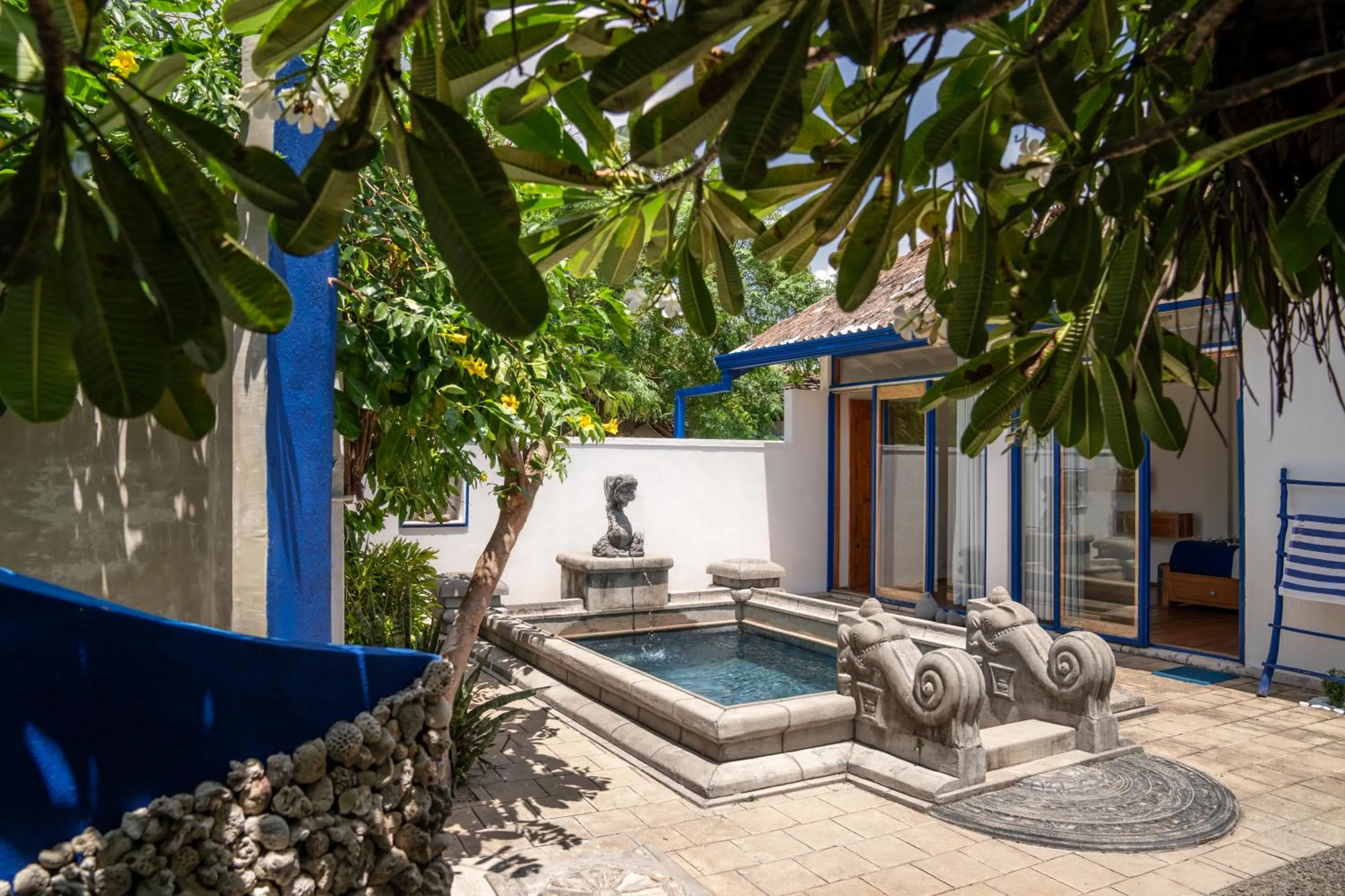 Swimming pool in Amanta Beach