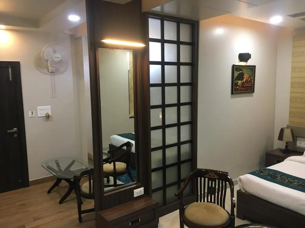 Seating area, Bed in Hotel Ozas Grand