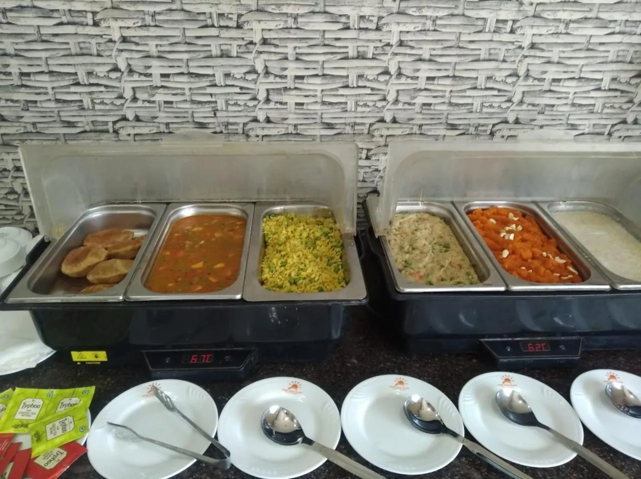 Breakfast in Hotel Ozas Grand