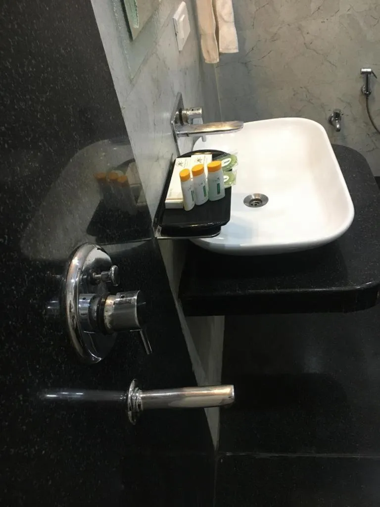 Bathroom in Hotel Ozas Grand