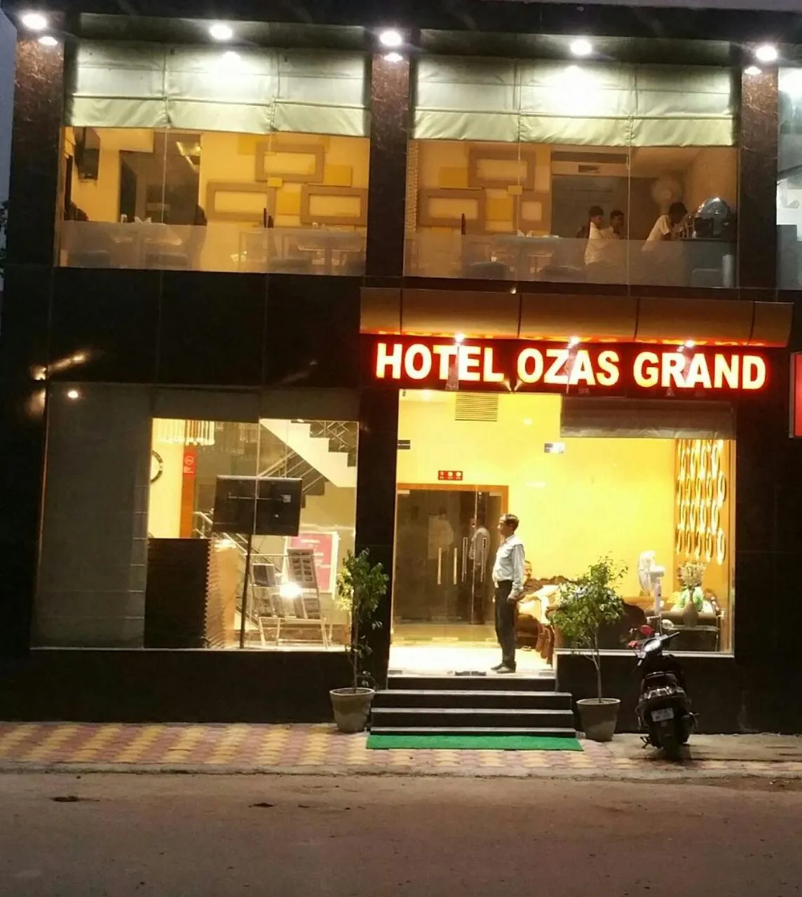 Facade/entrance in Hotel Ozas Grand