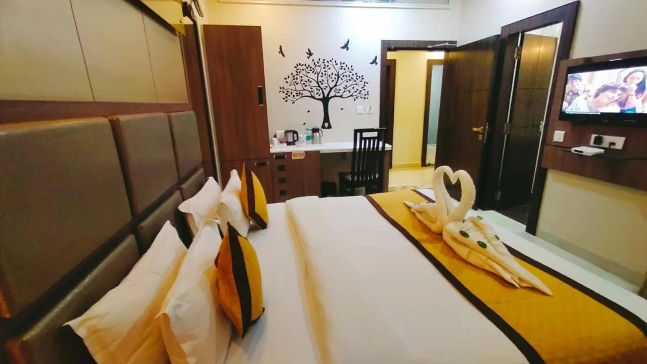 Photo of the whole room, Bed in Hotel Ozas Grand