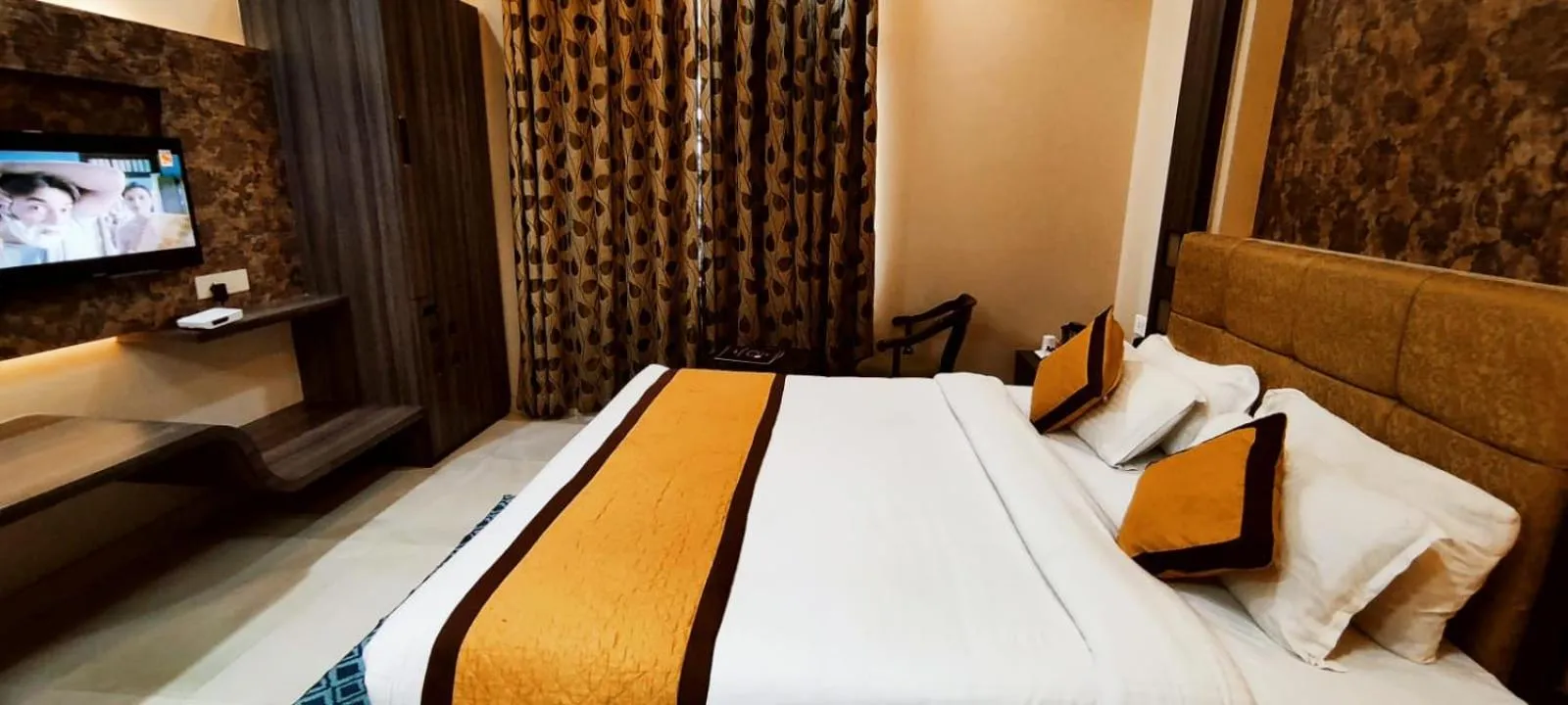 Photo of the whole room, Bed in Hotel Ozas Grand