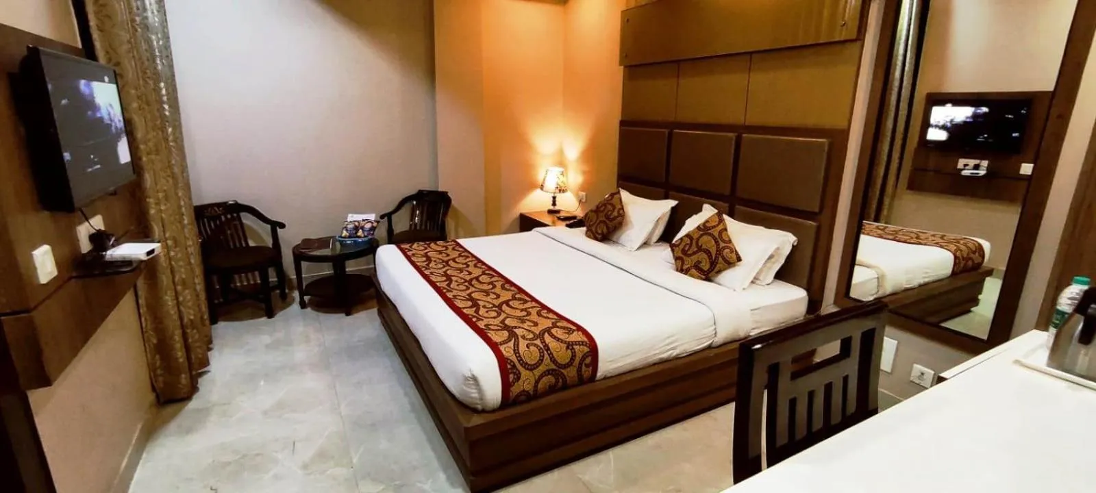 Photo of the whole room, Bed in Hotel Ozas Grand