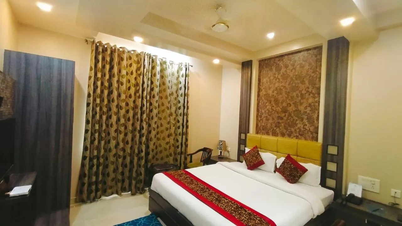 Bedroom, Bed in Hotel Ozas Grand