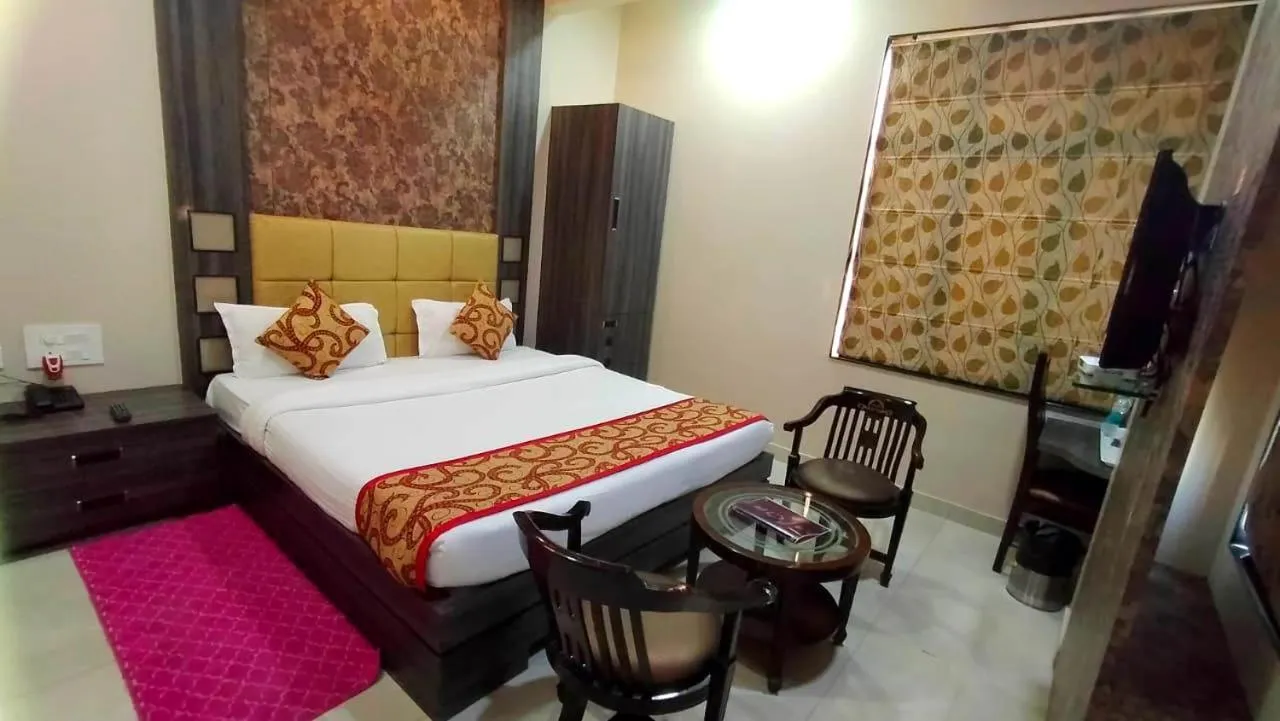 Photo of the whole room, Bed in Hotel Ozas Grand