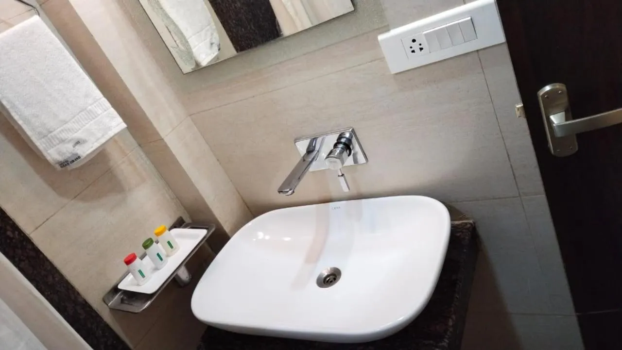 Bathroom in Hotel Ozas Grand