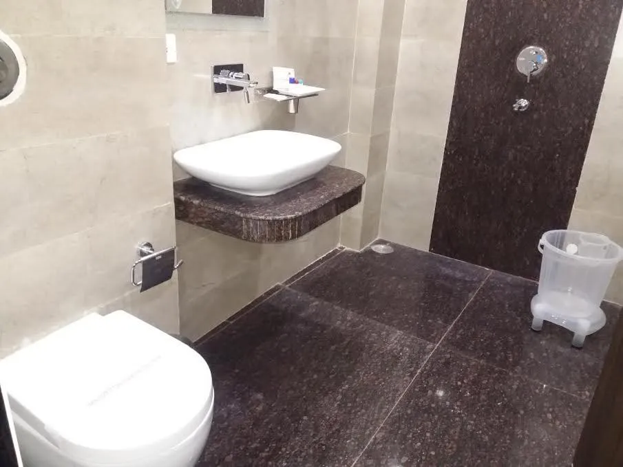 Bathroom in Hotel Ozas Grand