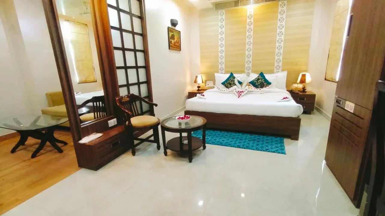 Living room, Bed in Hotel Ozas Grand