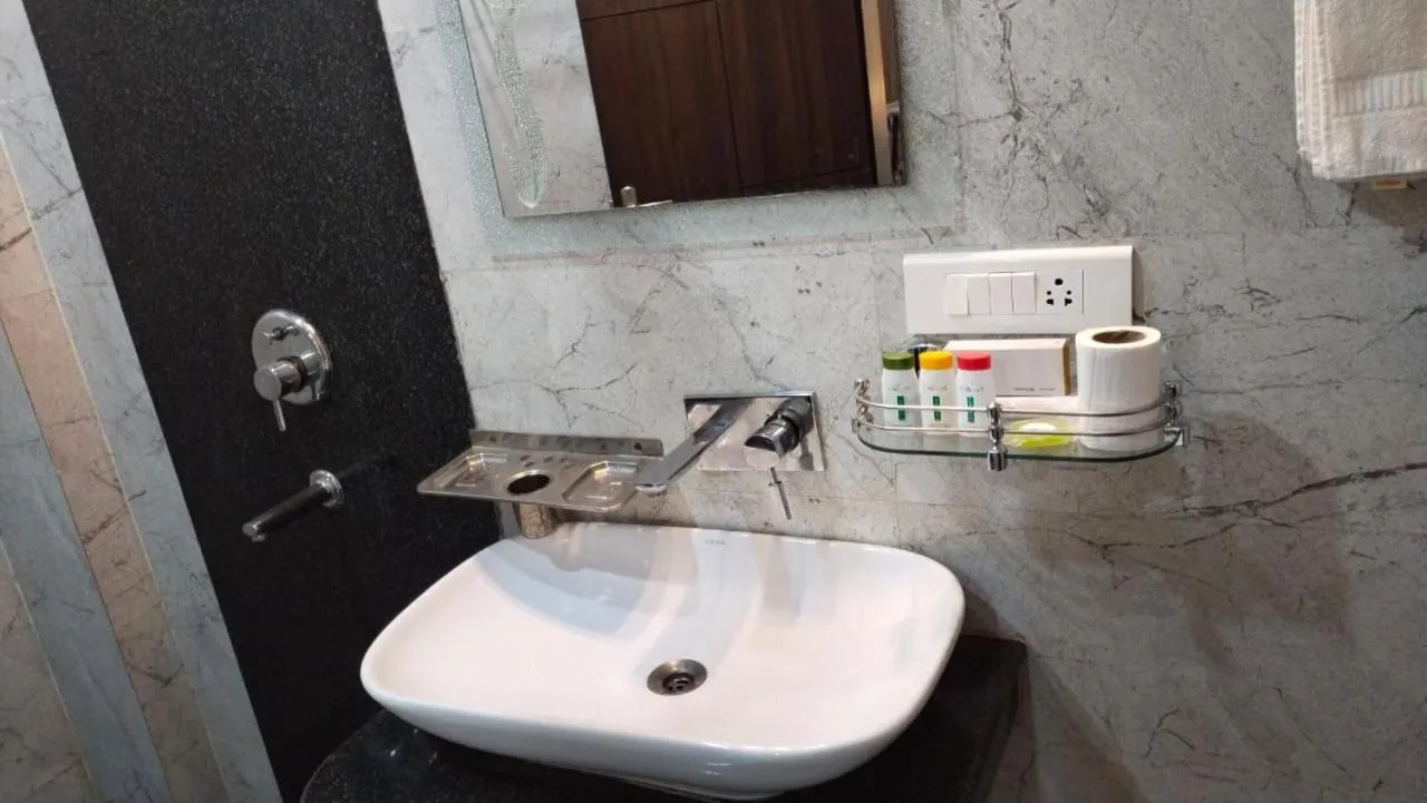 Bathroom in Hotel Ozas Grand