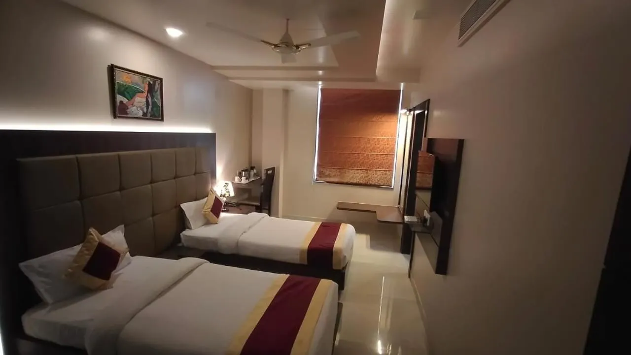 Photo of the whole room, Bed in Hotel Ozas Grand