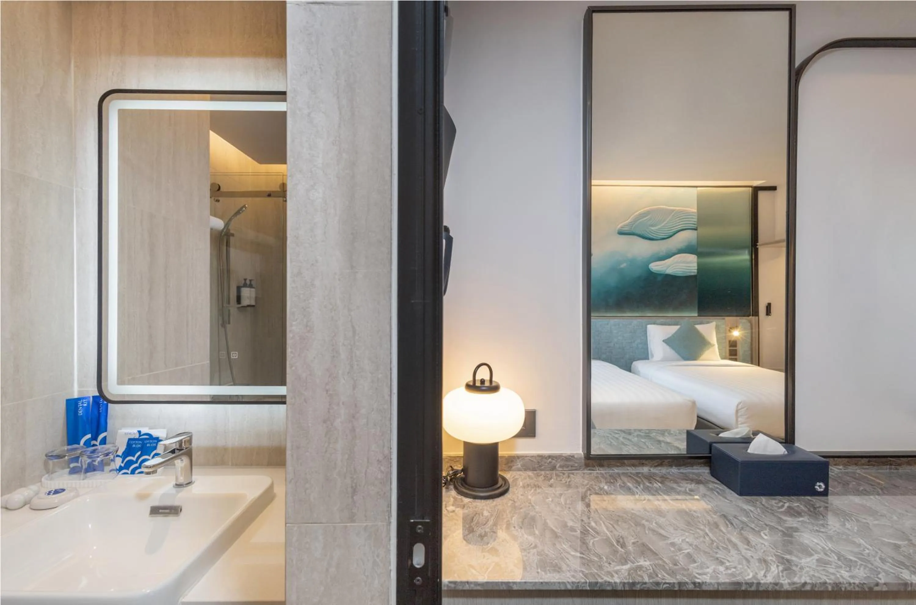 Bathroom, Bed in Cloudotel Walking Street Pattaya