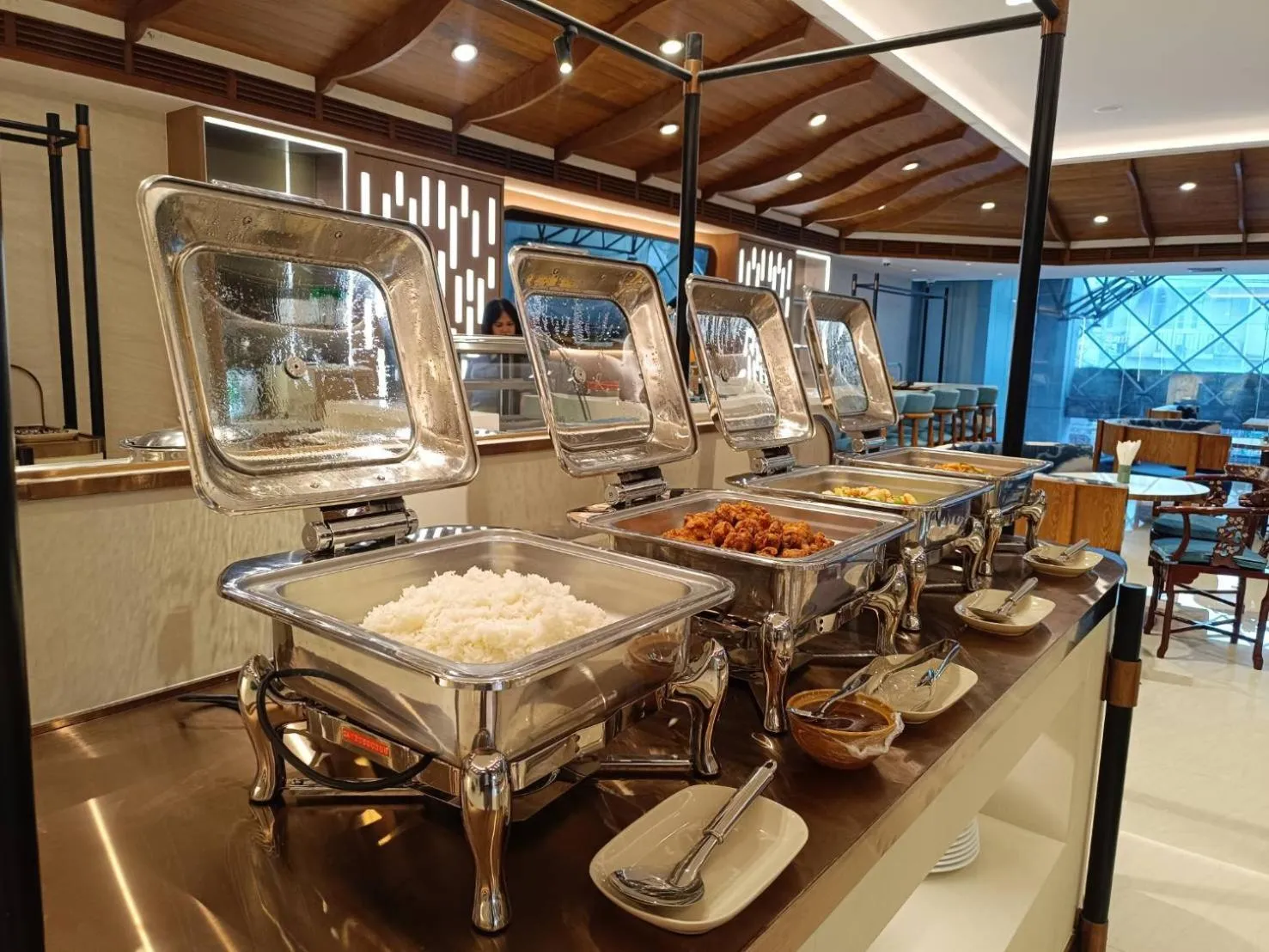 Restaurant/places to eat in Mike Hotel