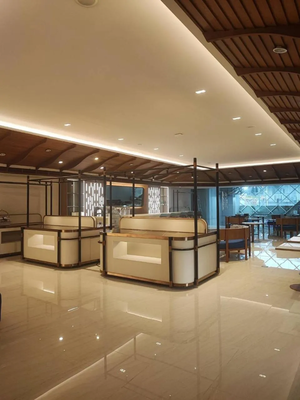 Restaurant/places to eat in Mike Hotel