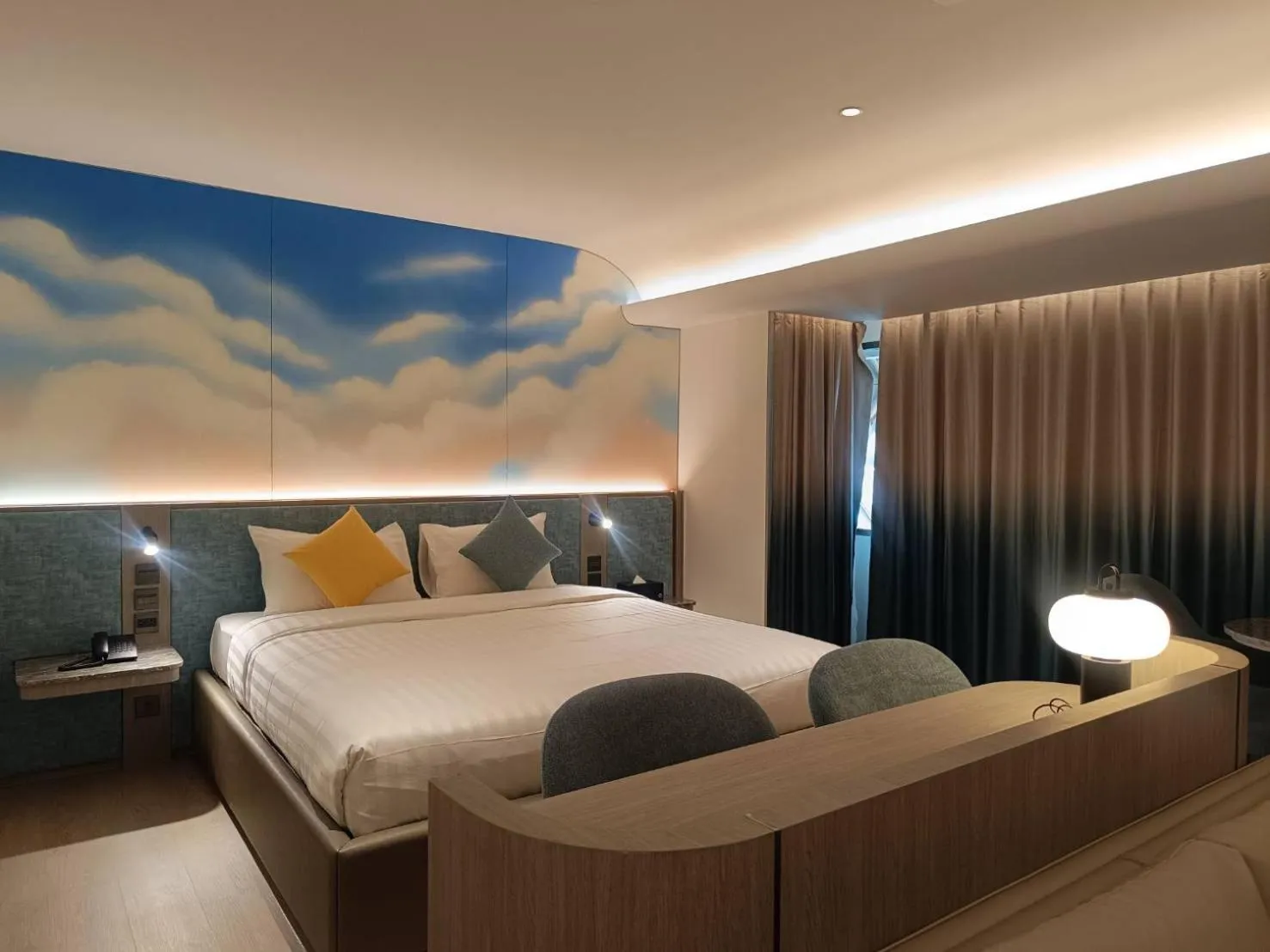 Photo of the whole room, Bed in Mike Hotel