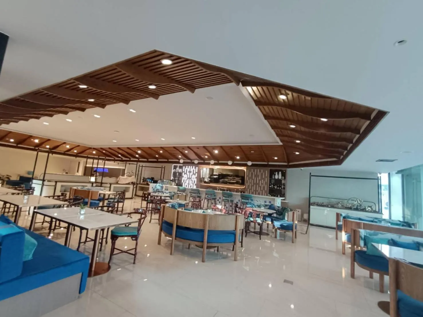 Restaurant/places to eat in Mike Hotel