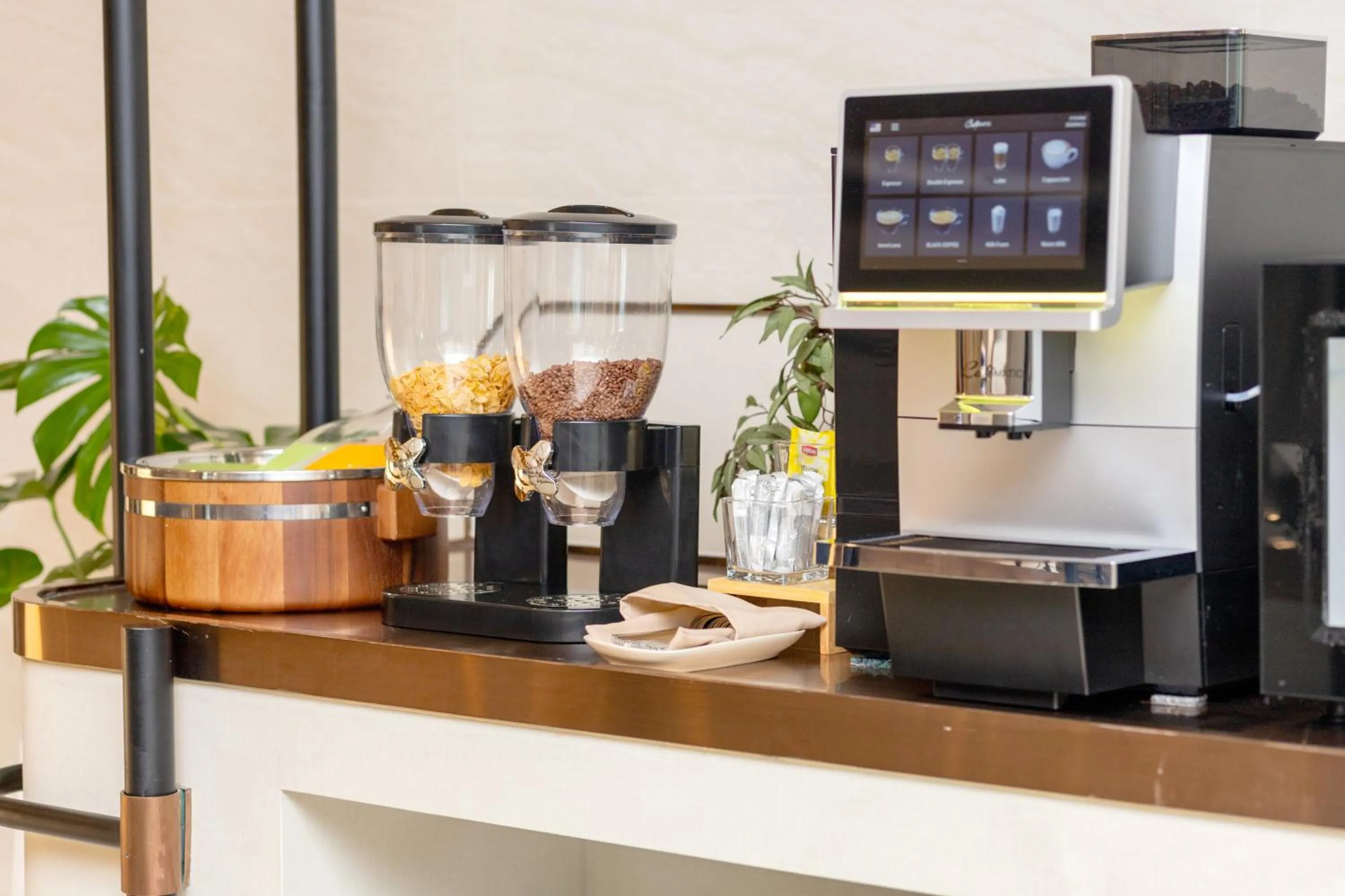 Restaurant/places to eat in Cloudotel Walking Street Pattaya