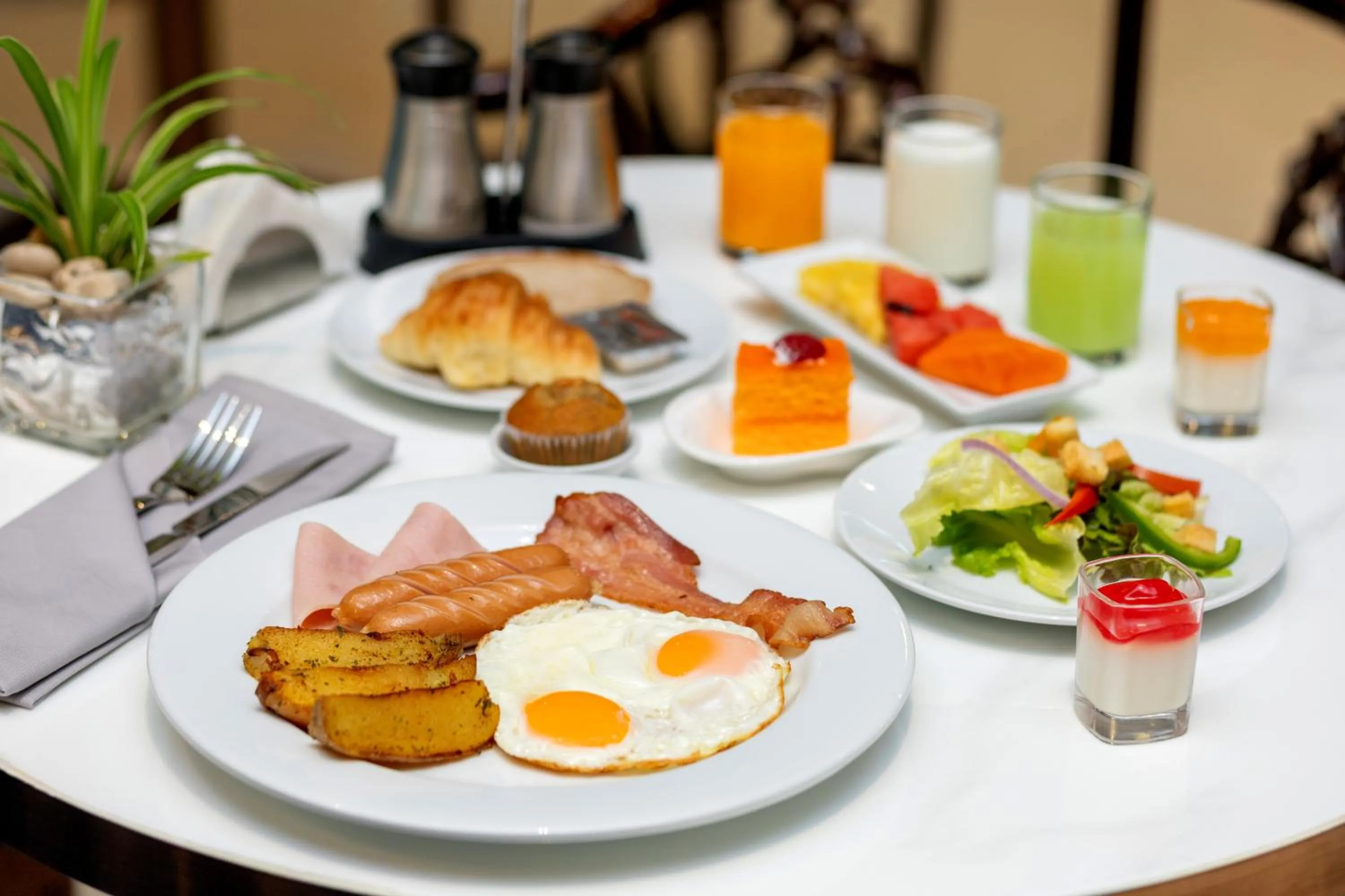 Restaurant/places to eat in Cloudotel Walking Street Pattaya