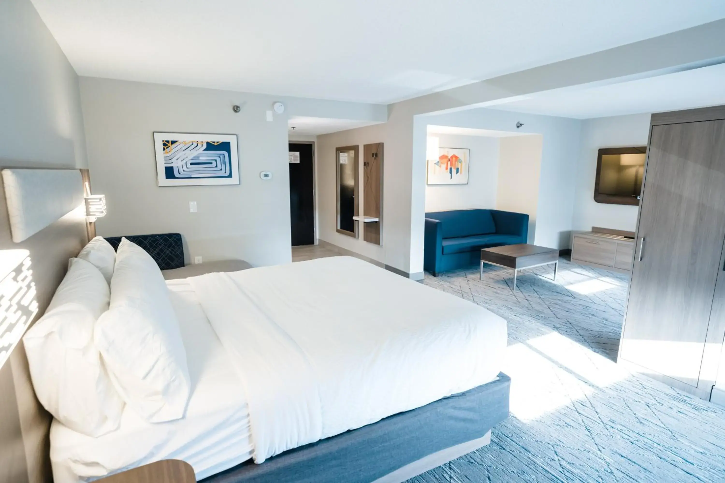 Bed in Holiday Inn Express Hotel & Suites Knoxville-North-I-75 Exit 112 by IHG Bed in Holiday Inn Express Hotel & Suites Knoxville-North-I-75 Exit 112 by IHG