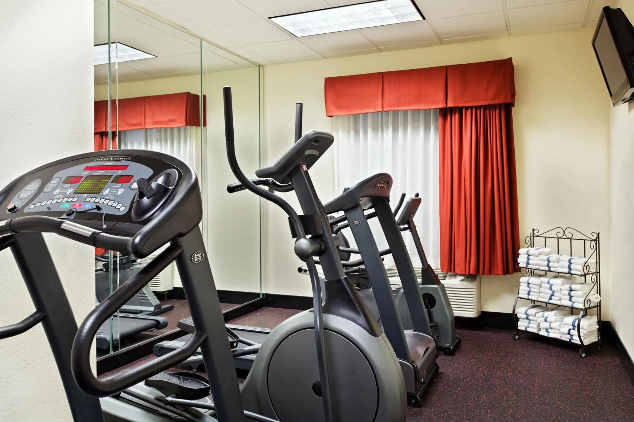 Fitness centre/facilities in Holiday Inn Express Hotel & Suites Knoxville-North-I-75 Exit 112 by IHG