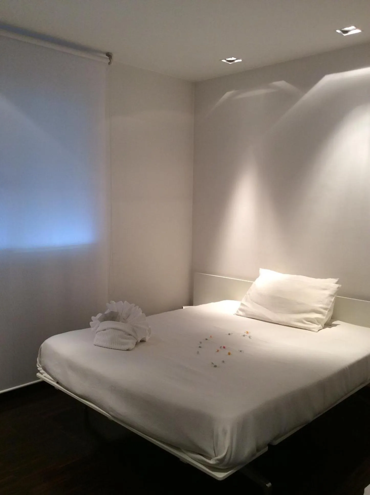 Photo of the whole room in 15.92 Hotel