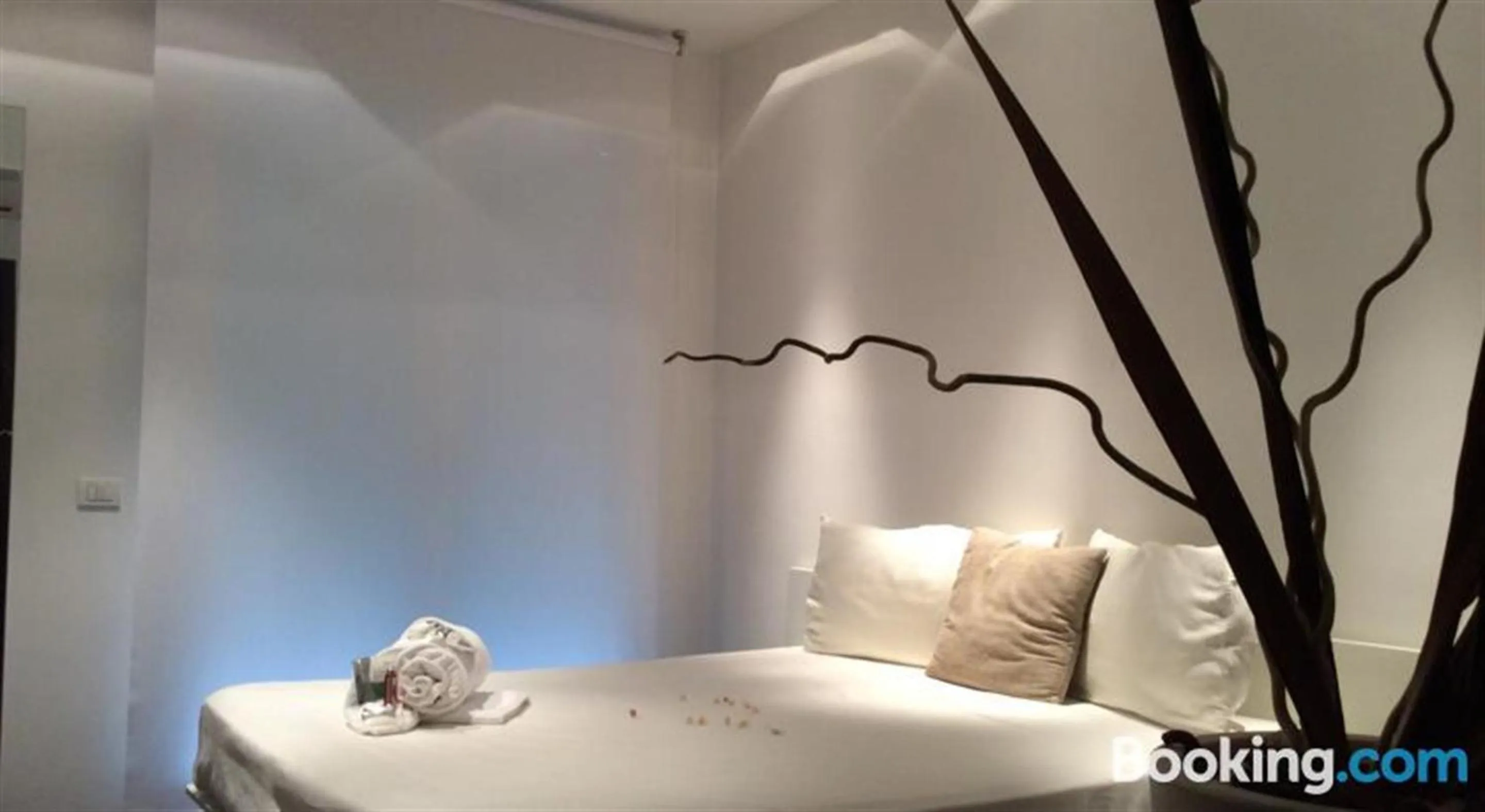 Bedroom in 15.92 Hotel