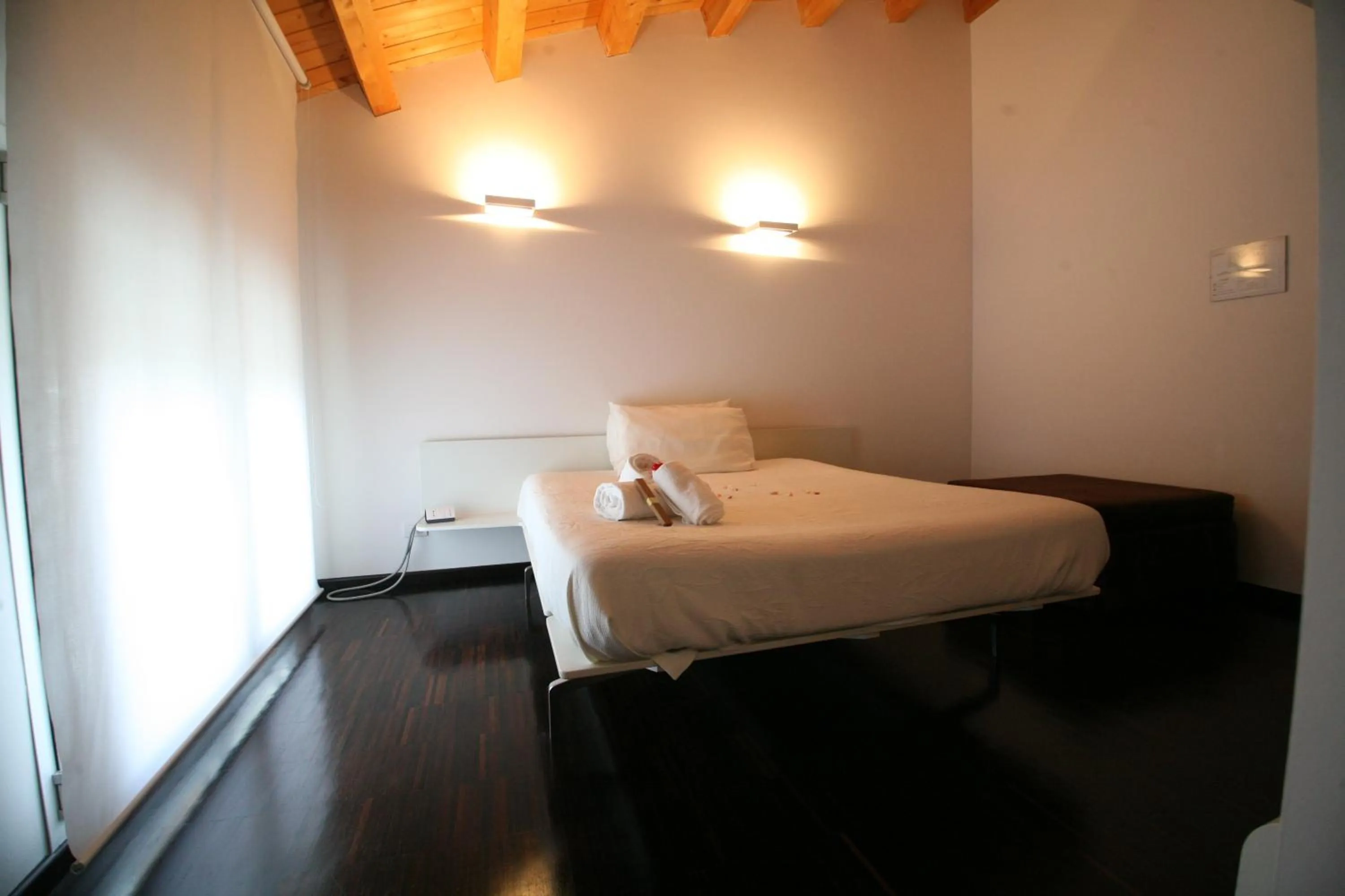 Photo of the whole room in 15.92 Hotel