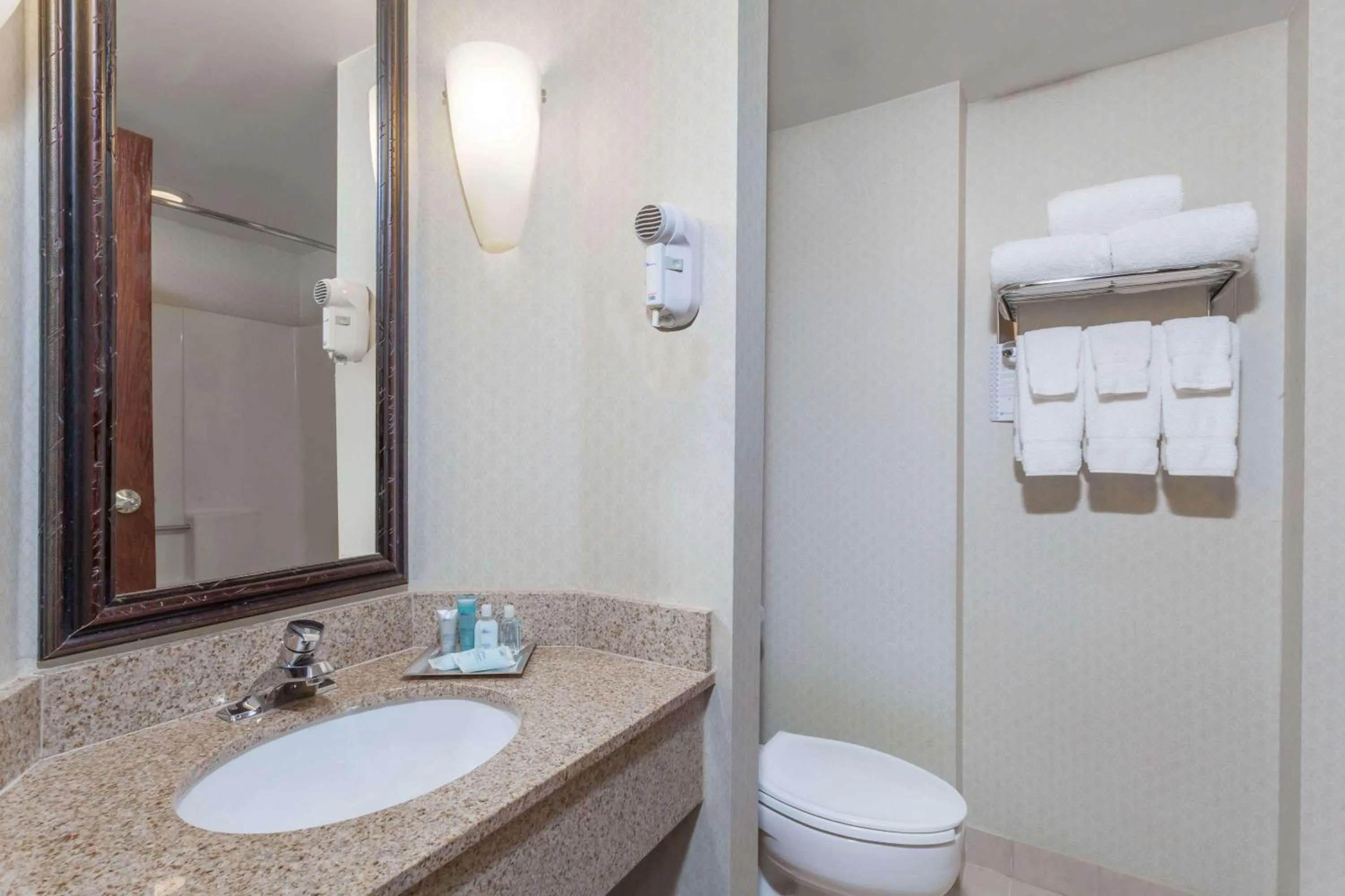 Bathroom in Wyndham Southbury