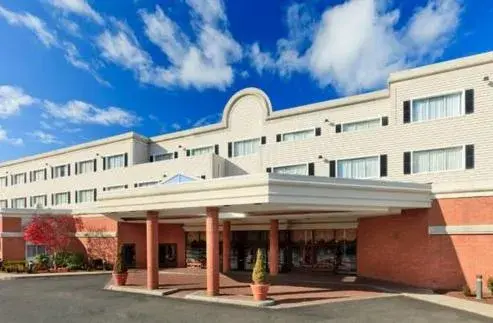 Facade/entrance in Wyndham Southbury Facade/entrance in Wyndham Southbury