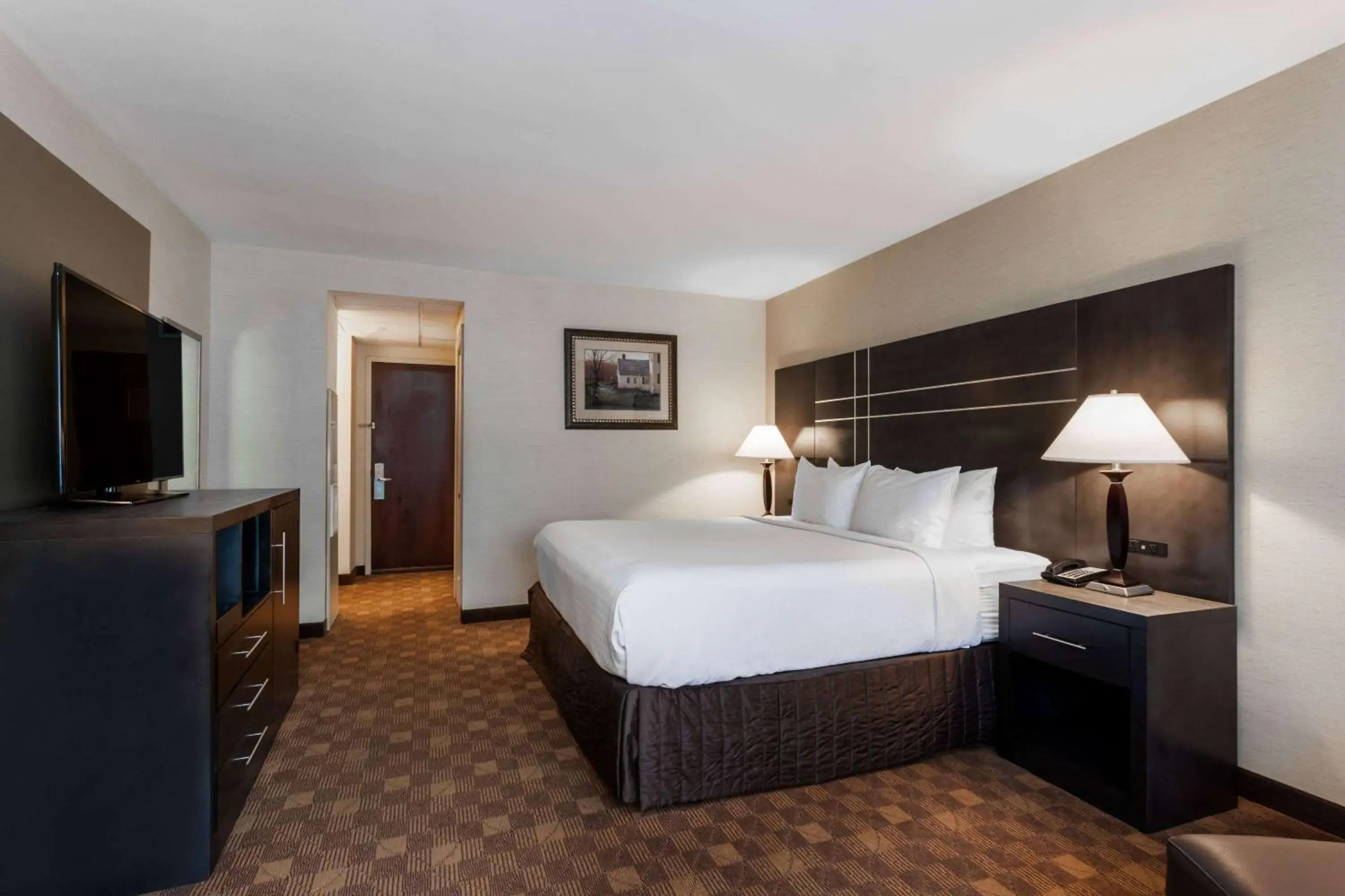 Queen Room in Wyndham Southbury Queen Room in Wyndham Southbury