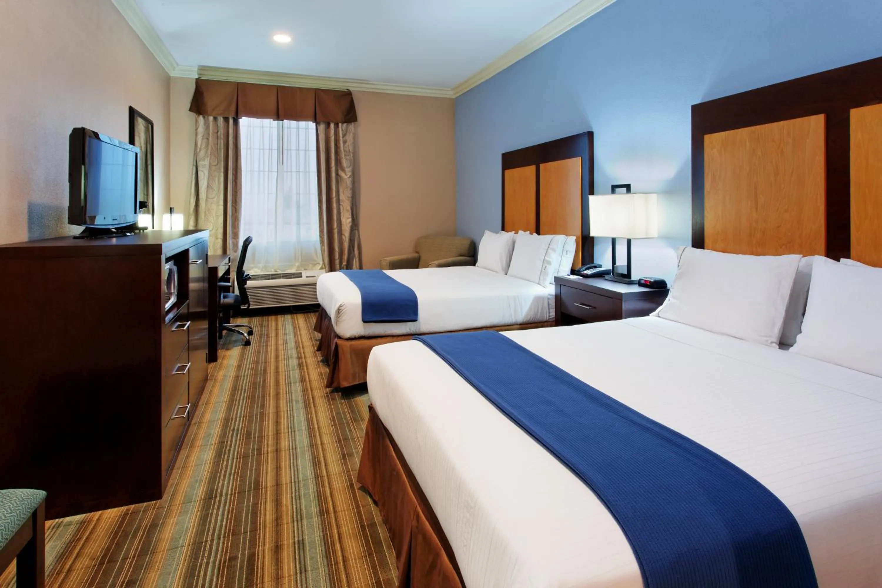 Photo of the whole room, Bed in Holiday Inn Express Benicia by IHG